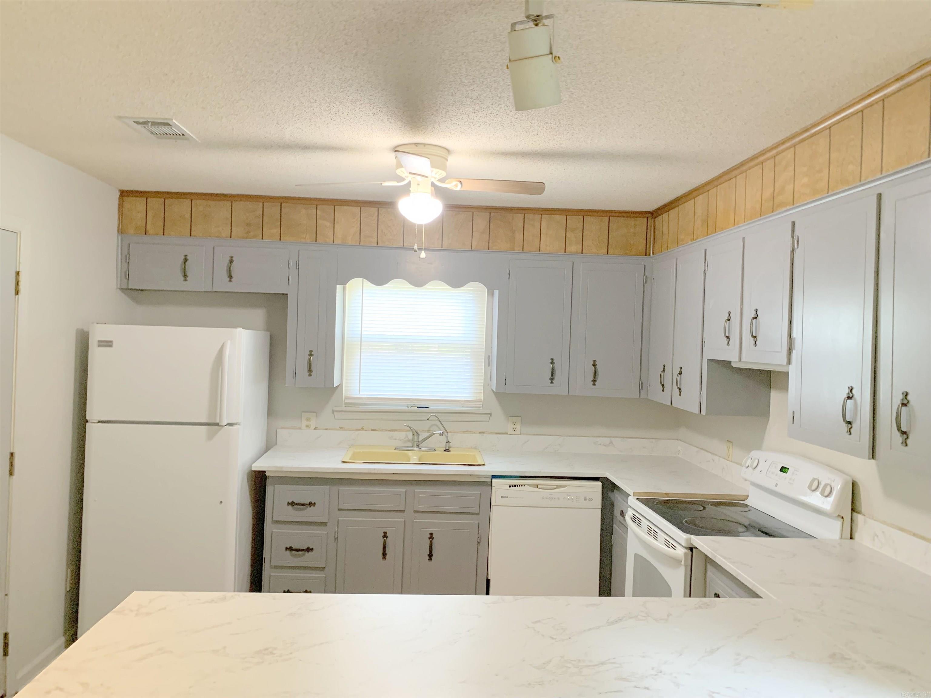 ARBOR OAKS - Residential