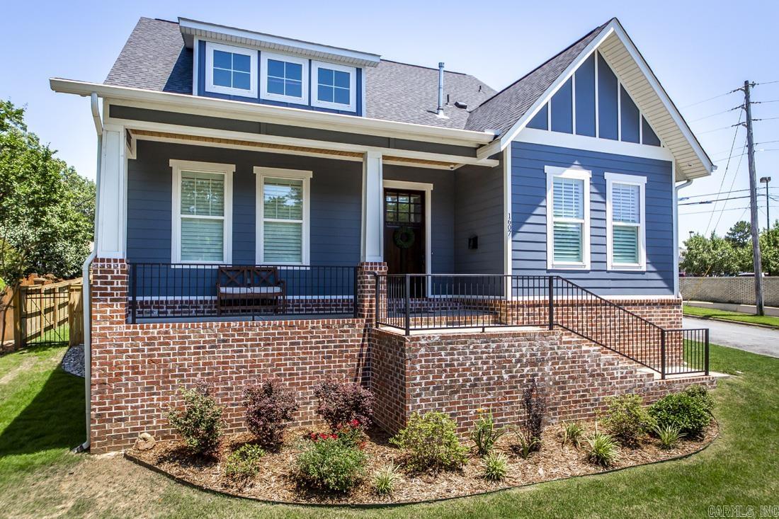 Beautiful, well-appointed 4 bed/4 bath home in the Heights! Centrally located and close to everything! Fully furnished, chef's kitchen, home office, large covered patio, two-car garage, fully fenced back yard, and so much more! Includes all utilities, high-speed internet, and lawn service. Does not include cable.