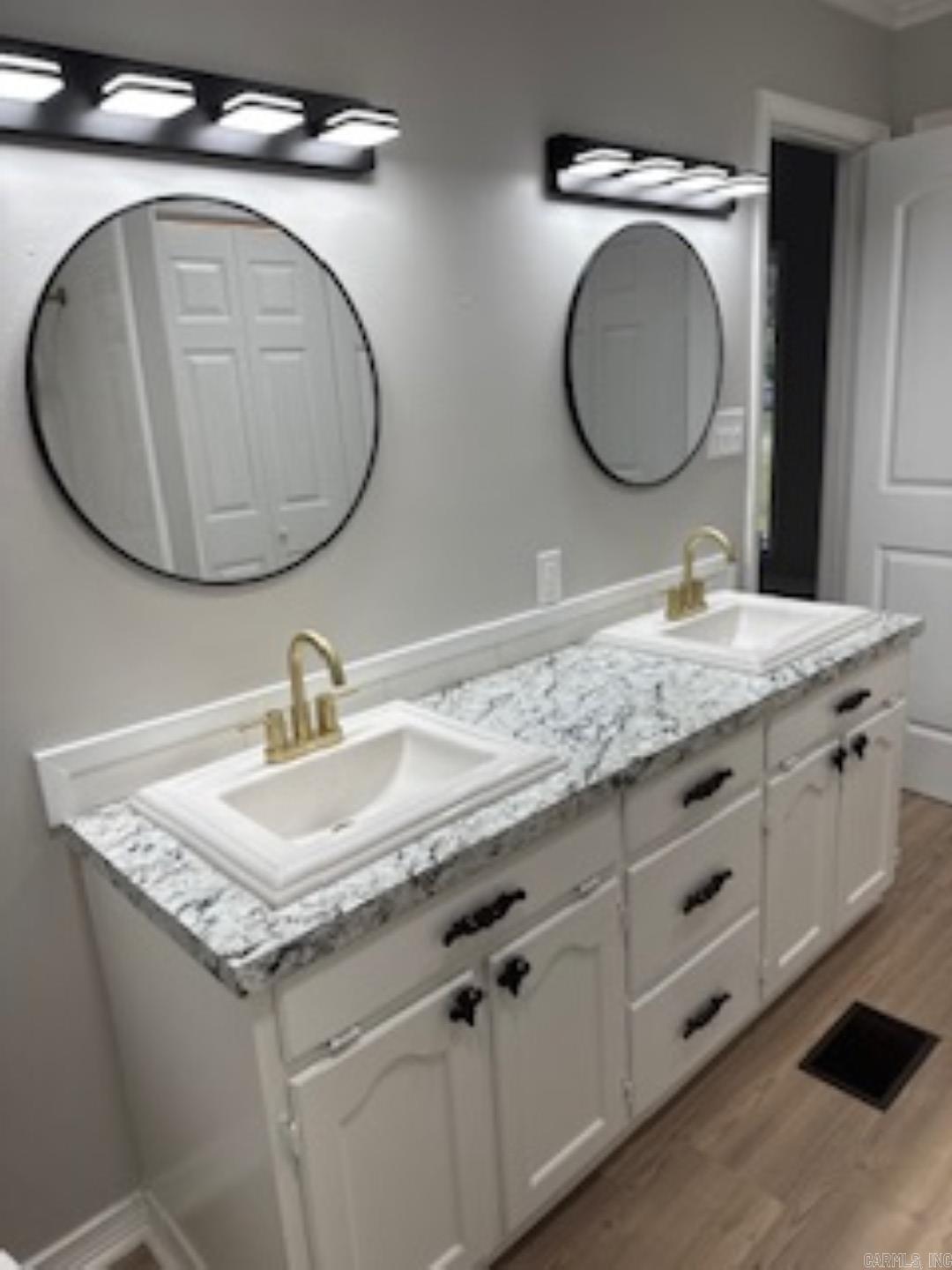 PINE HILLS - Residential