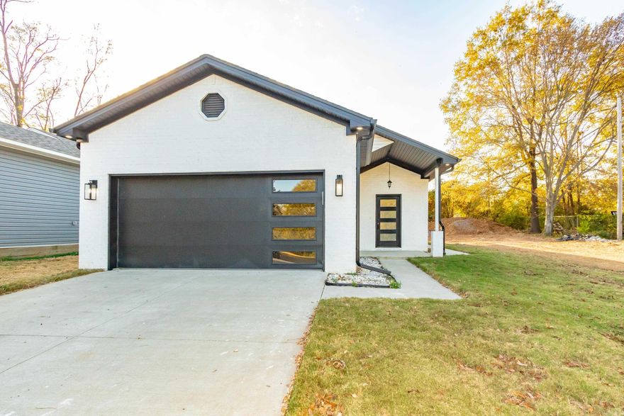 This new construction in downtown Little Rock is waiting for you to call it home. This beautiful 3 bedroom 2 bath home is located only minutes from all the great restaurants, shopping and entertainment areas in SOMA, downtown, and the River Market. This wonderful home is also minutes from the Arkansas Museum of Fine Arts that offers unique opportunities to enjoy, learn and connect with the visual and performing arts.