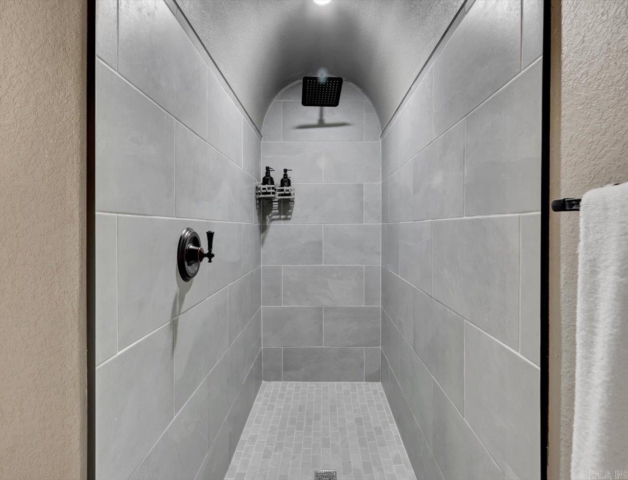 LAKE CATHERINE IND. ESTATES - Residential