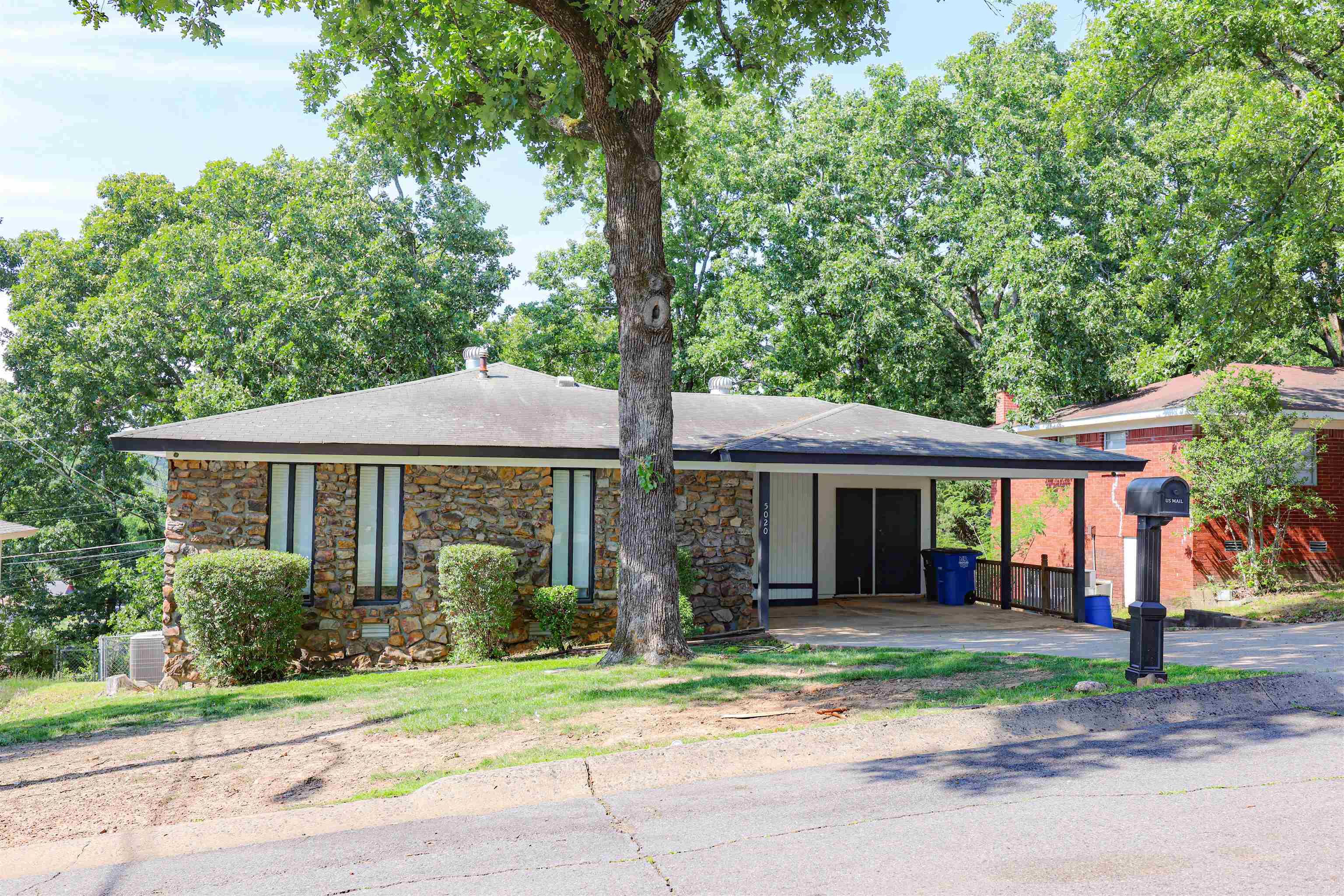 ARROW HEAD MANOR - Residential