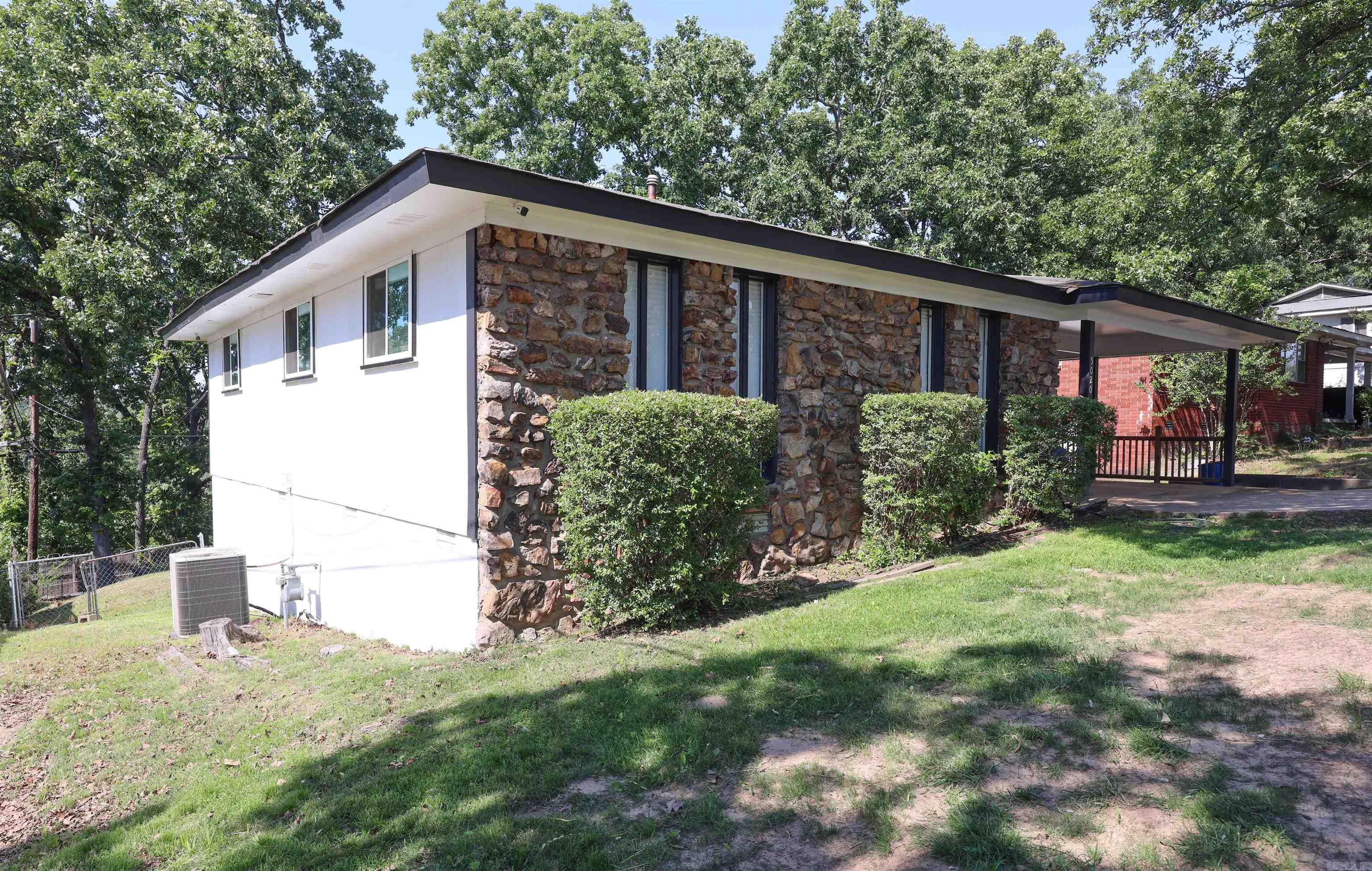 ARROW HEAD MANOR - Residential