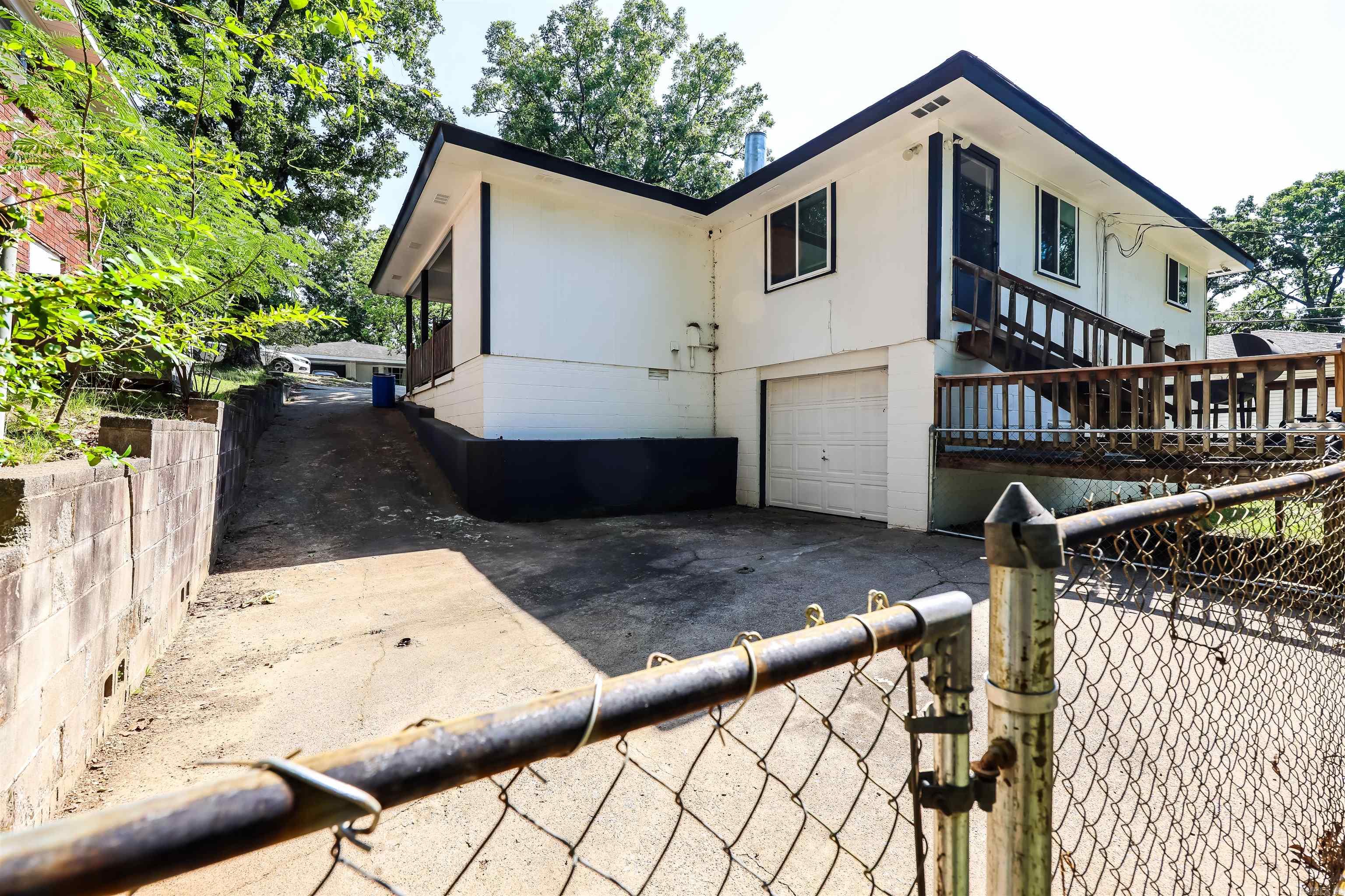 ARROW HEAD MANOR - Residential
