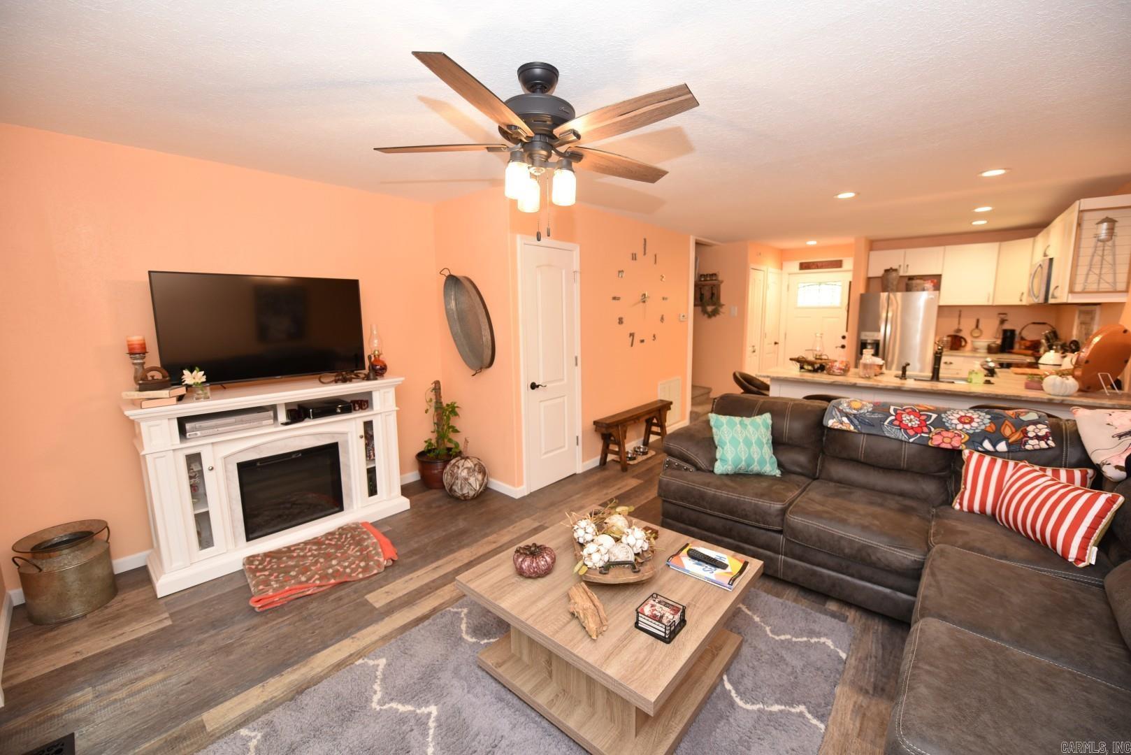 CHELSEA GLADE CONDO - Residential