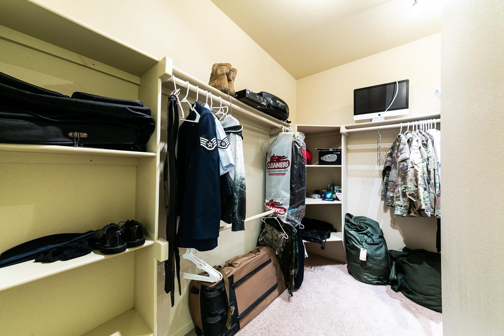 CROSS CREEK - Residential