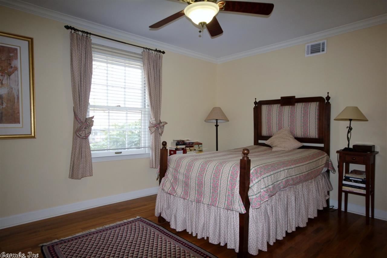 Meeks Manor - Residential