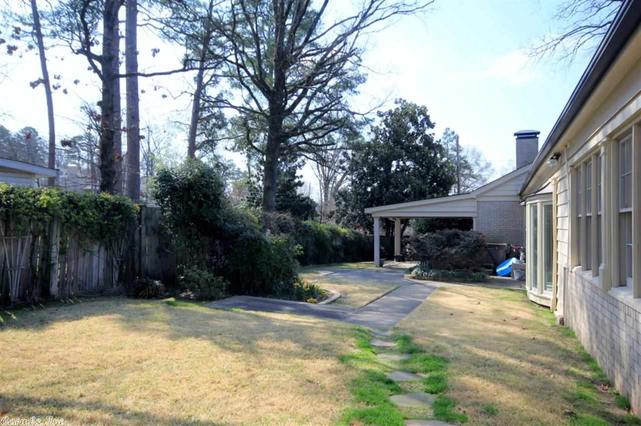 Meeks Manor - Residential