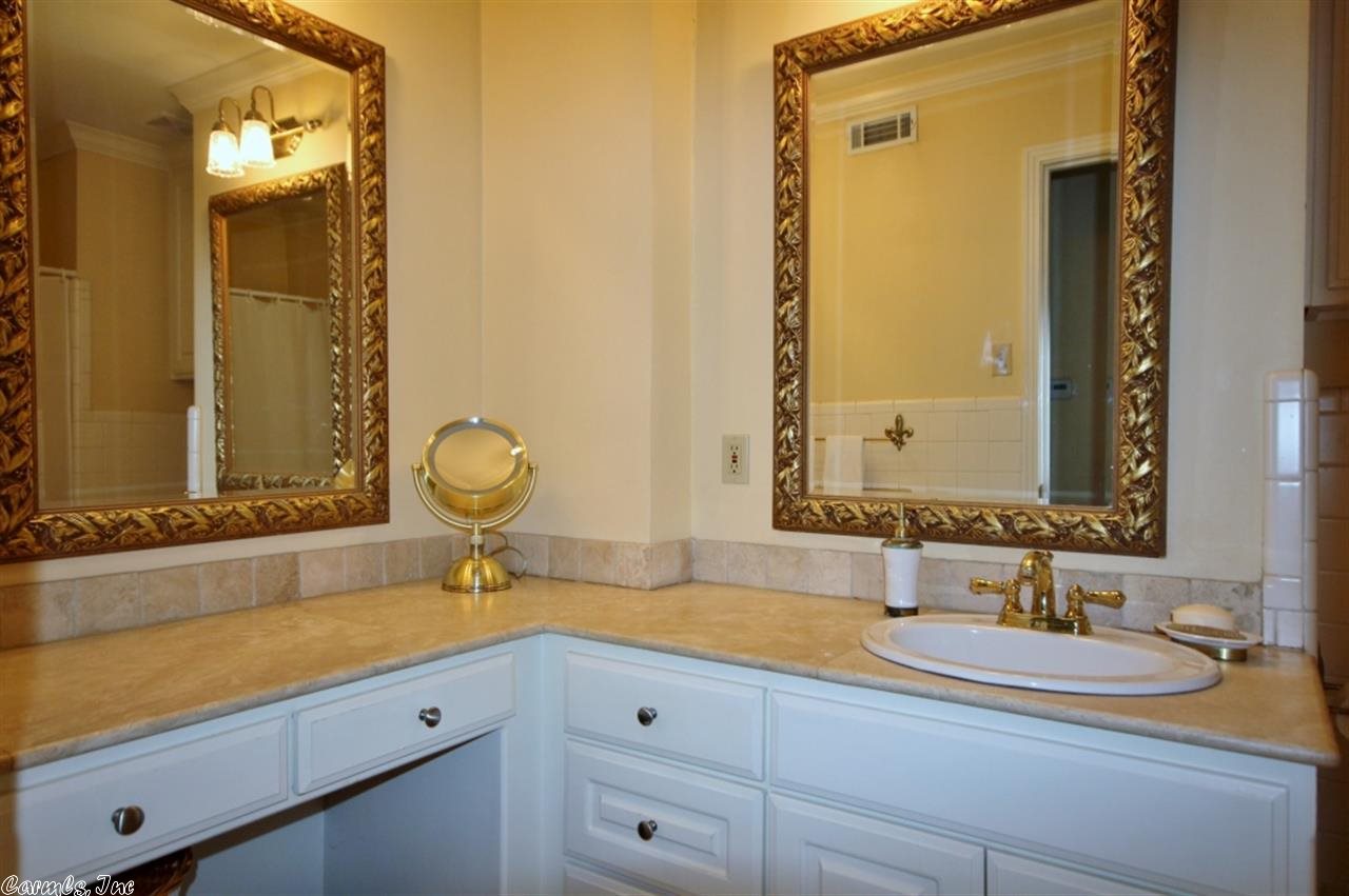 Meeks Manor - Residential