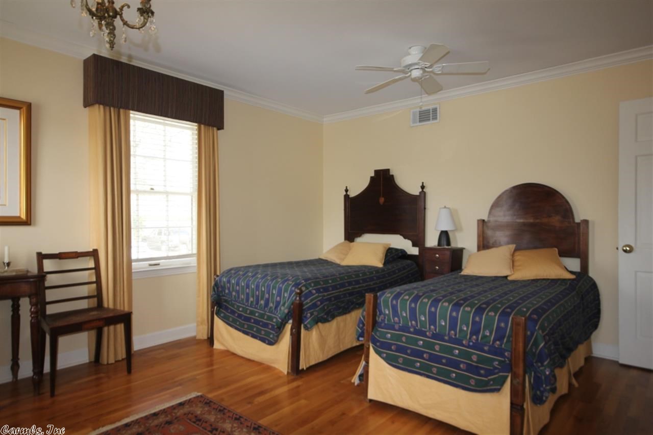 Meeks Manor - Residential