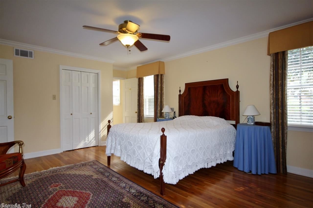 Meeks Manor - Residential