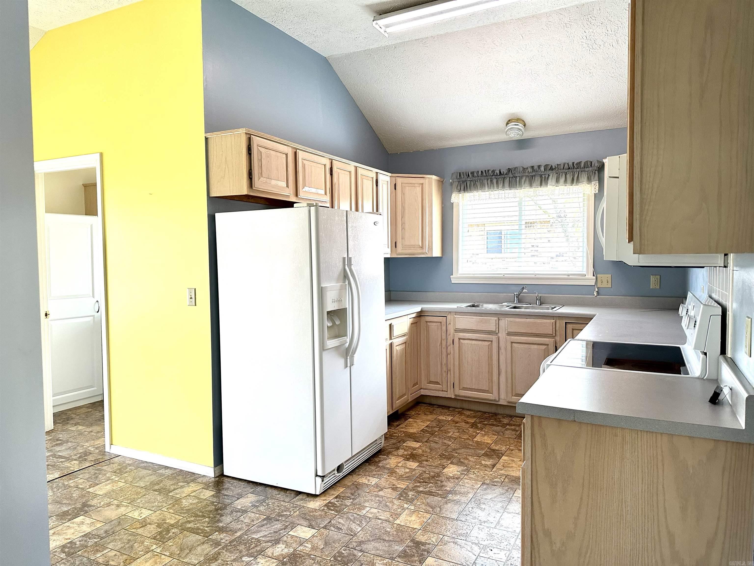 Delwood Manor 1st - Residential