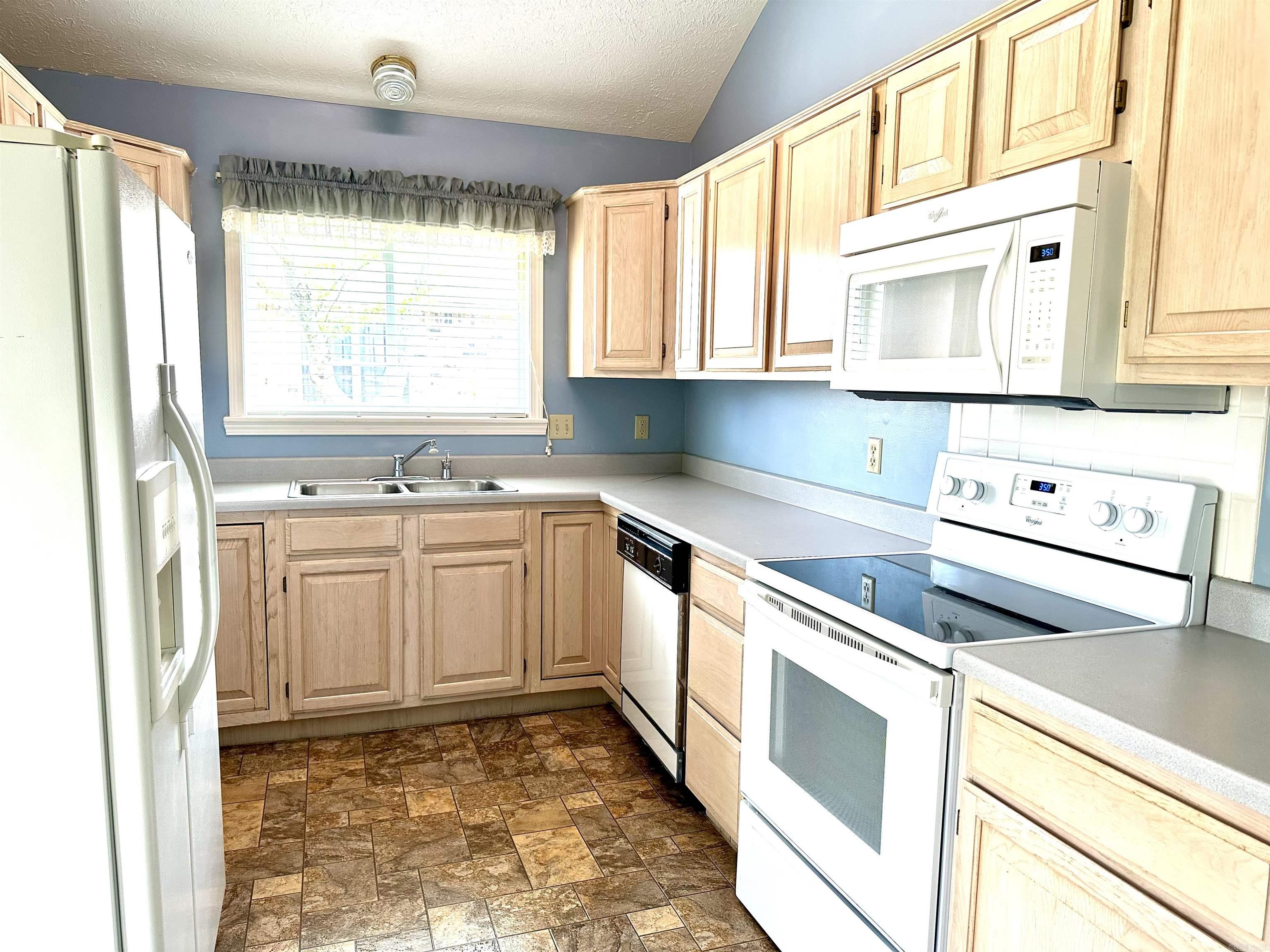 Delwood Manor 1st - Residential