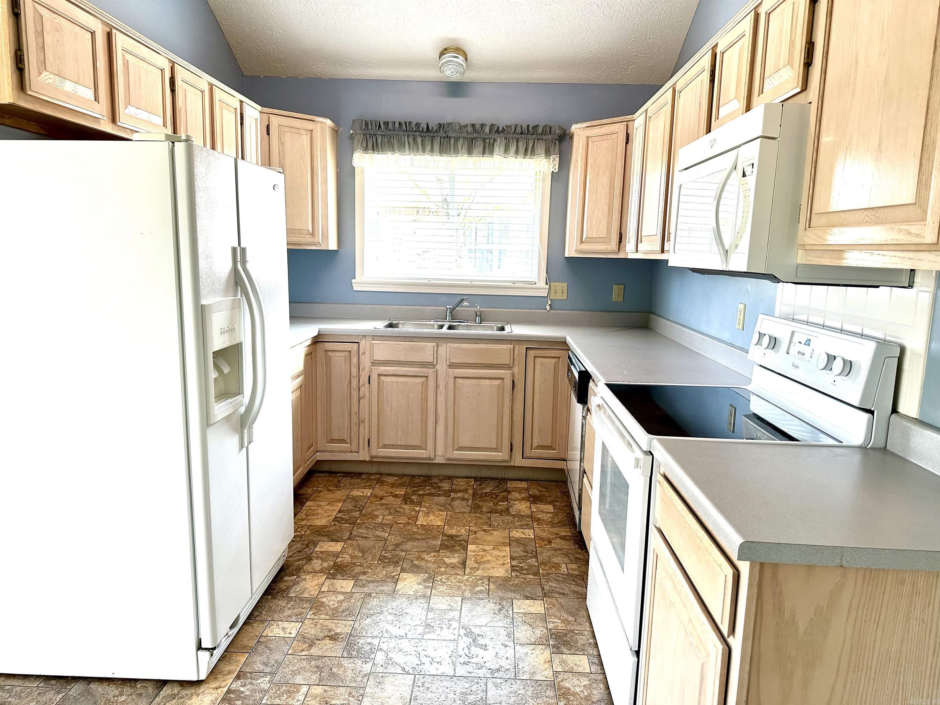 Delwood Manor 1st - Residential