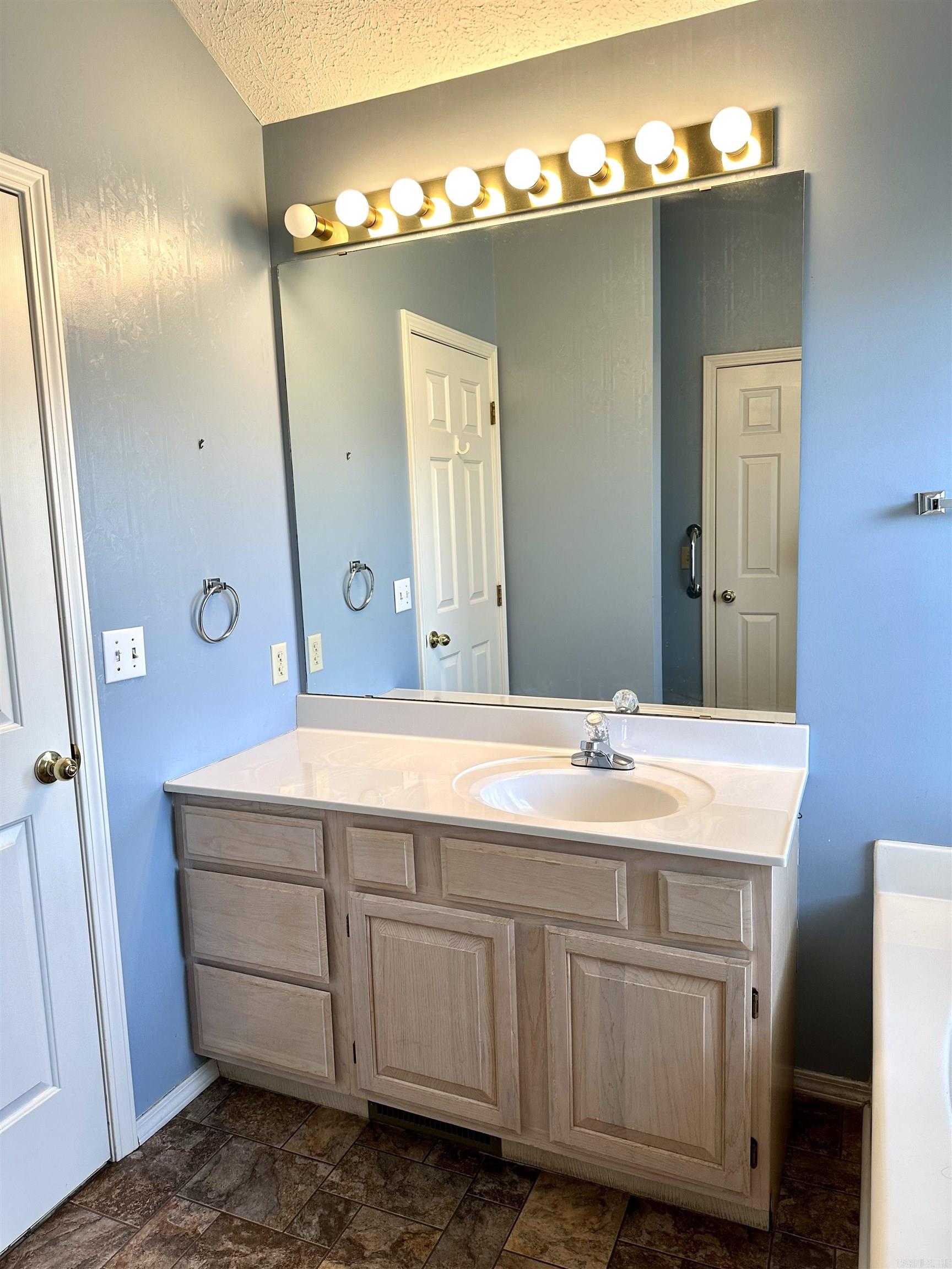 Delwood Manor 1st - Residential