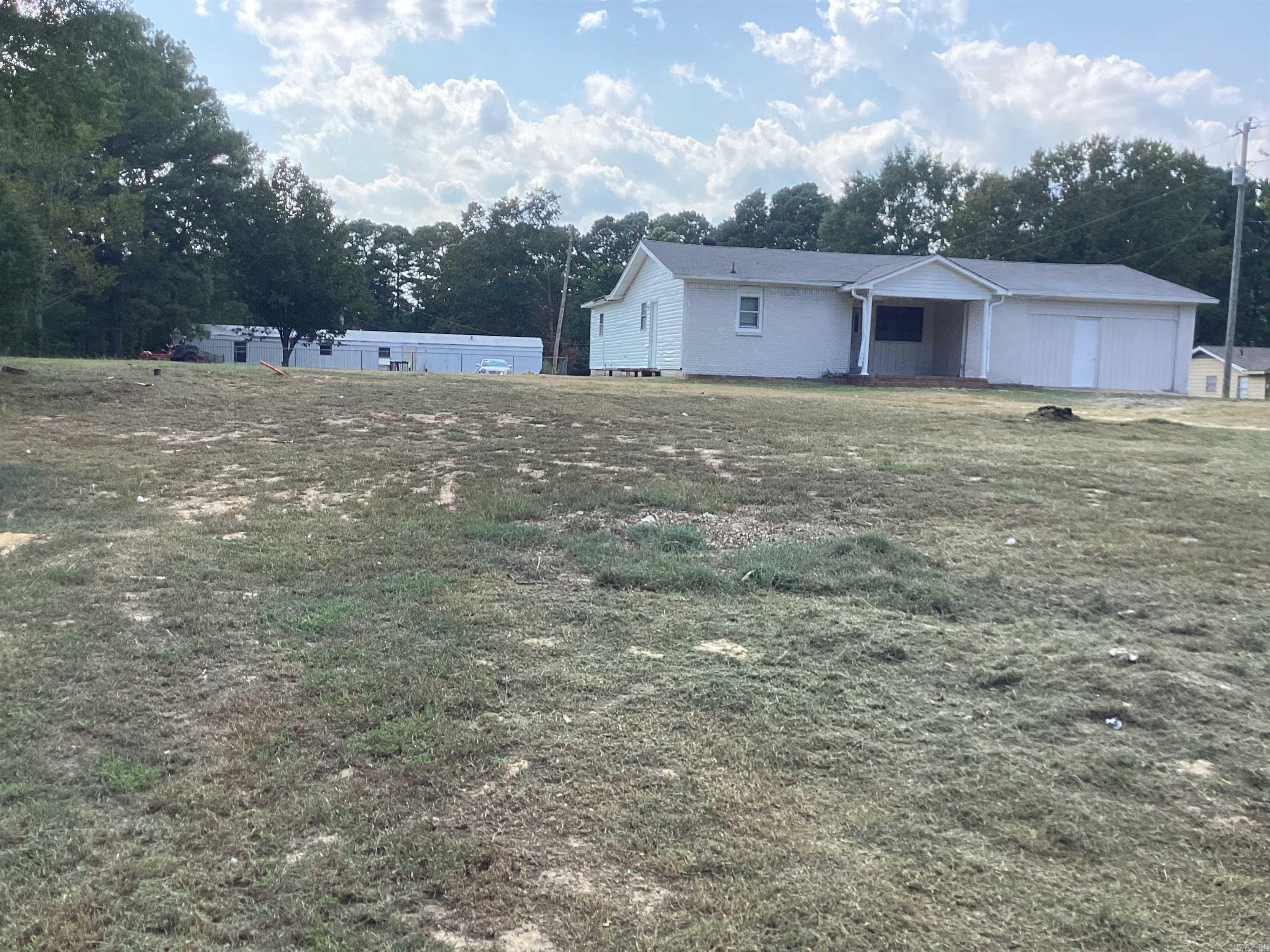 Check out these properties and land right off of Hilaro Springs in South Little Rock. Any investors out there with great imagination can come on out to see this gem of a property. Nestled on just a little over 2 and a half acres of beautiful land, sits three rental properties that will bring in instant income (the main house and two mobile homes). So, if youāre in the market for some good investment property with a little acreage and wiggle room, schedule a showing. *See agent remarks*