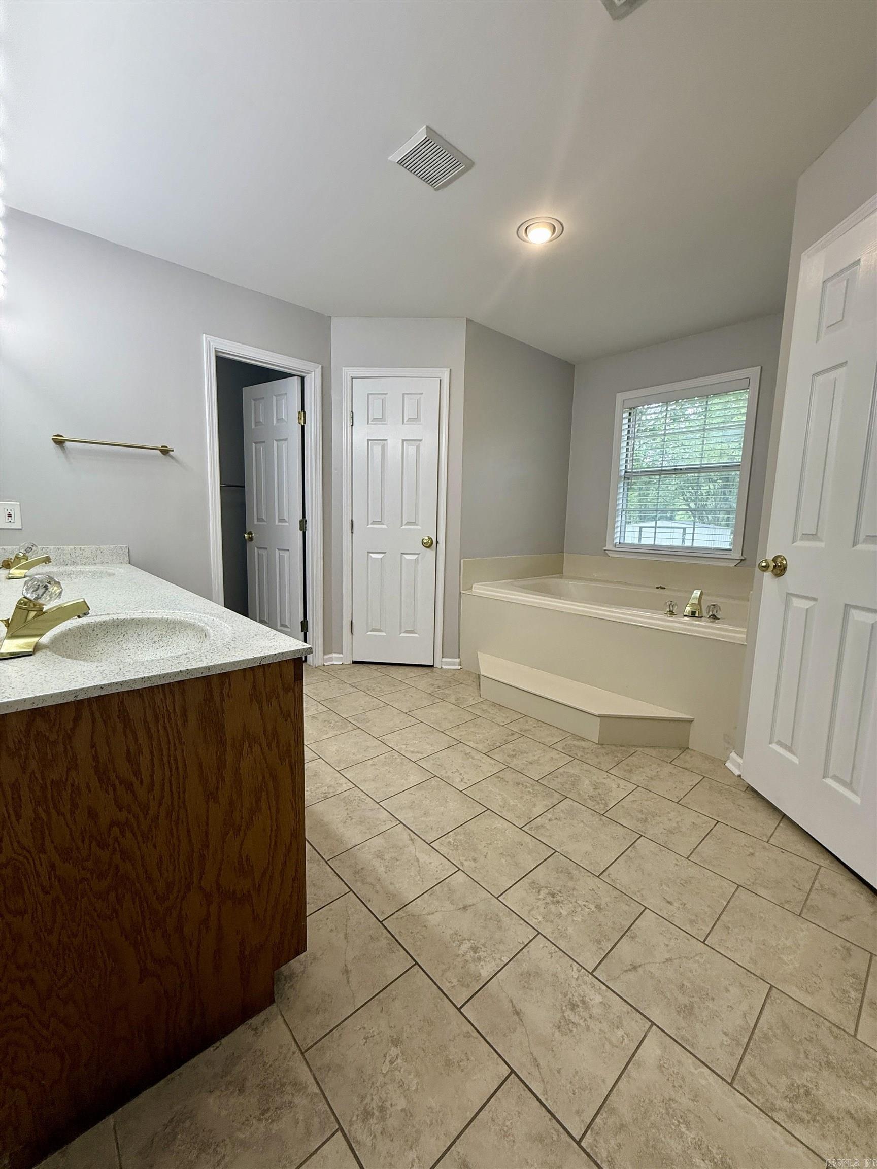 BAUGHMAN REPLAT - Residential Lease