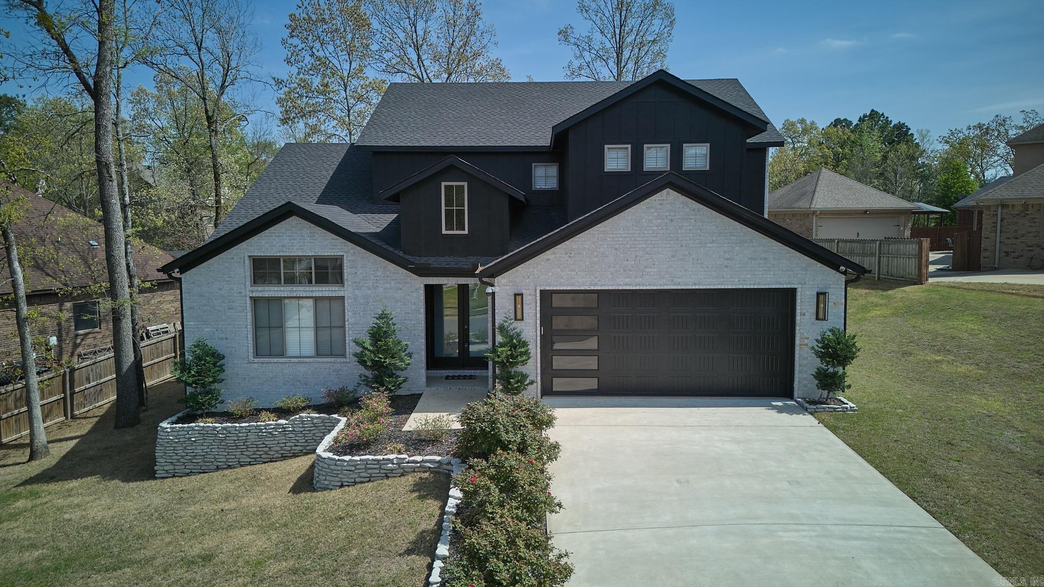 SIENNA LAKE - Residential