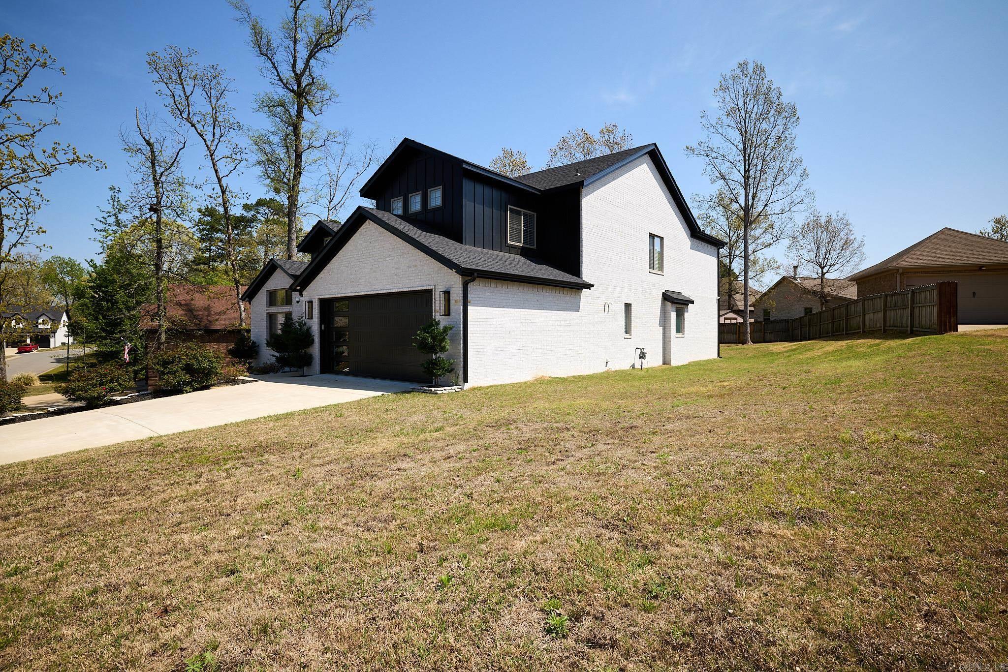 SIENNA LAKE - Residential