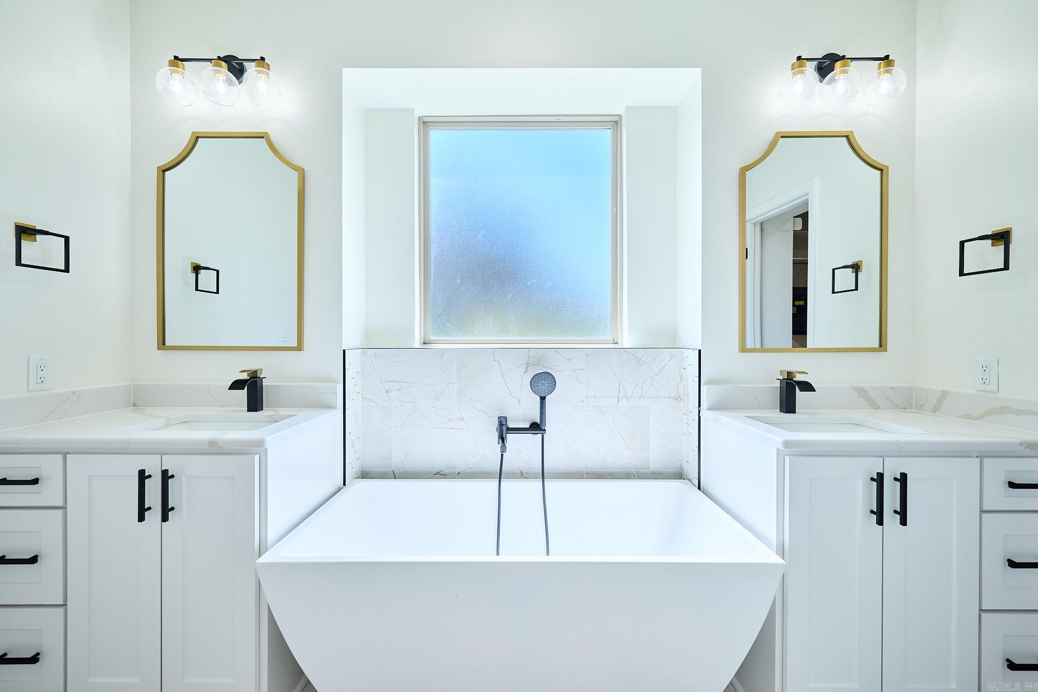 SIENNA LAKE - Residential