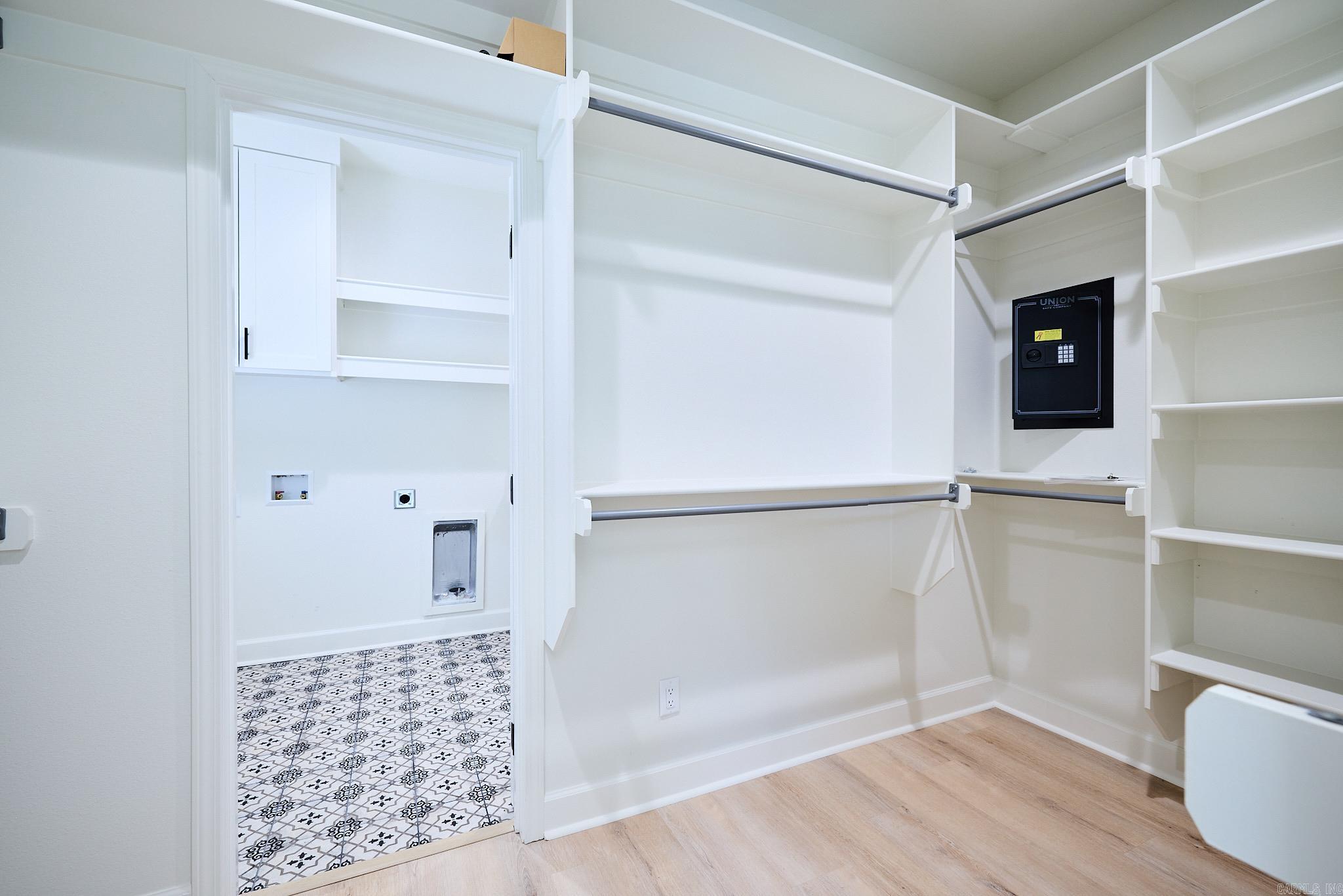 SIENNA LAKE - Residential