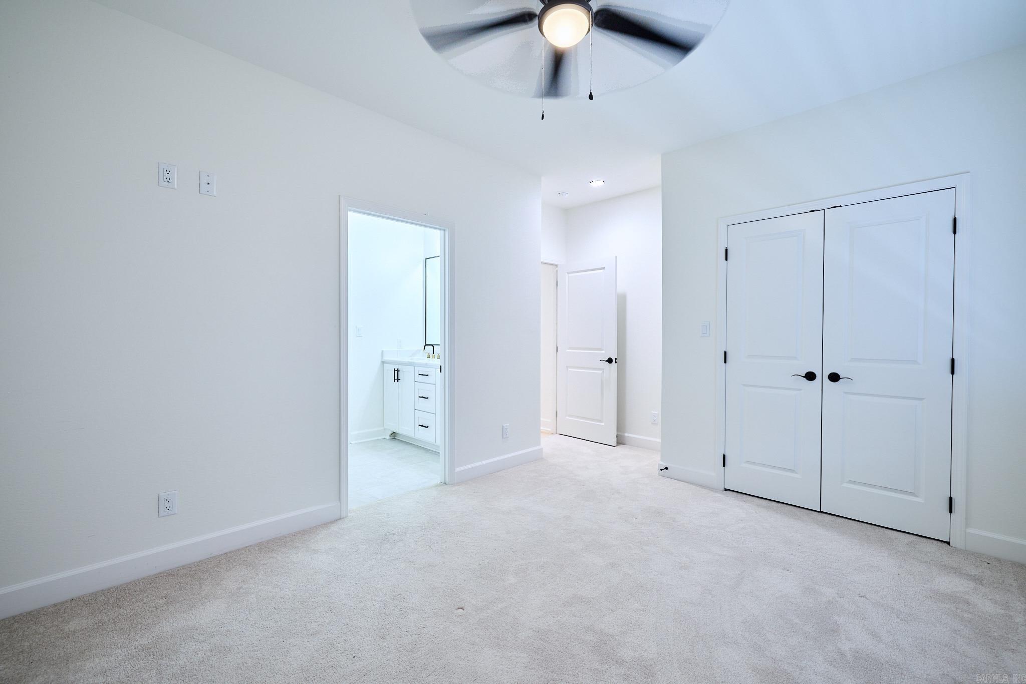 SIENNA LAKE - Residential