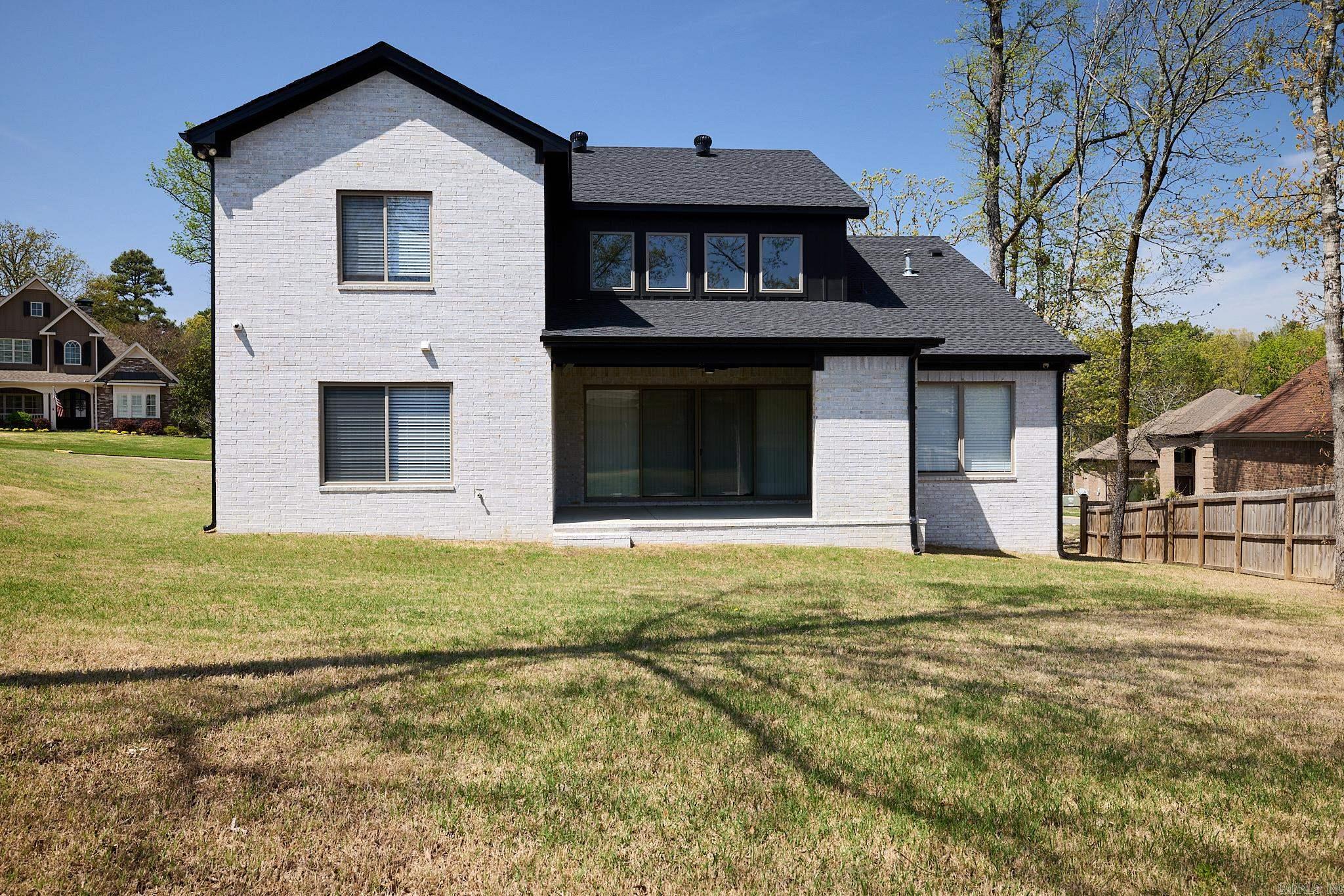 SIENNA LAKE - Residential