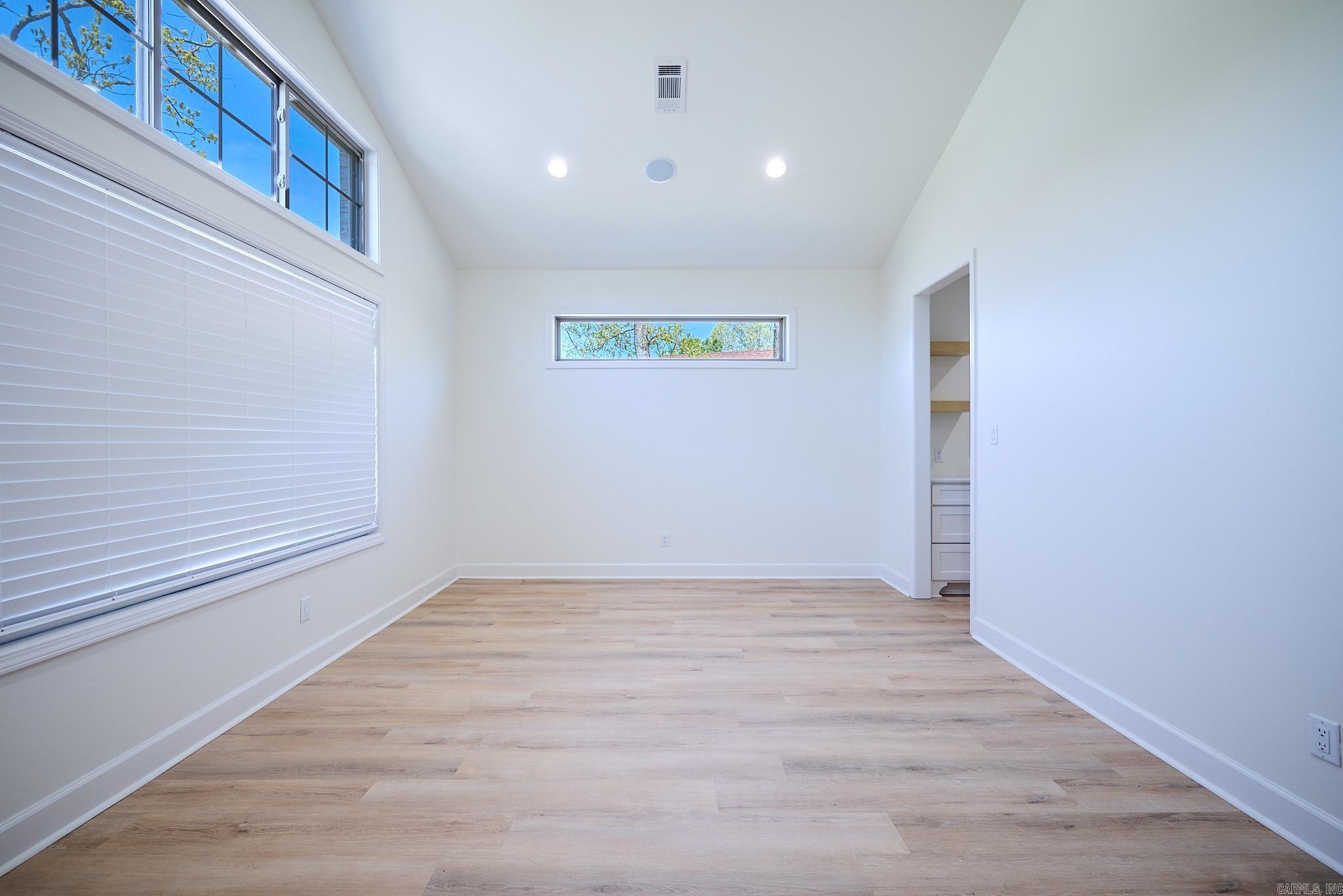 SIENNA LAKE - Residential