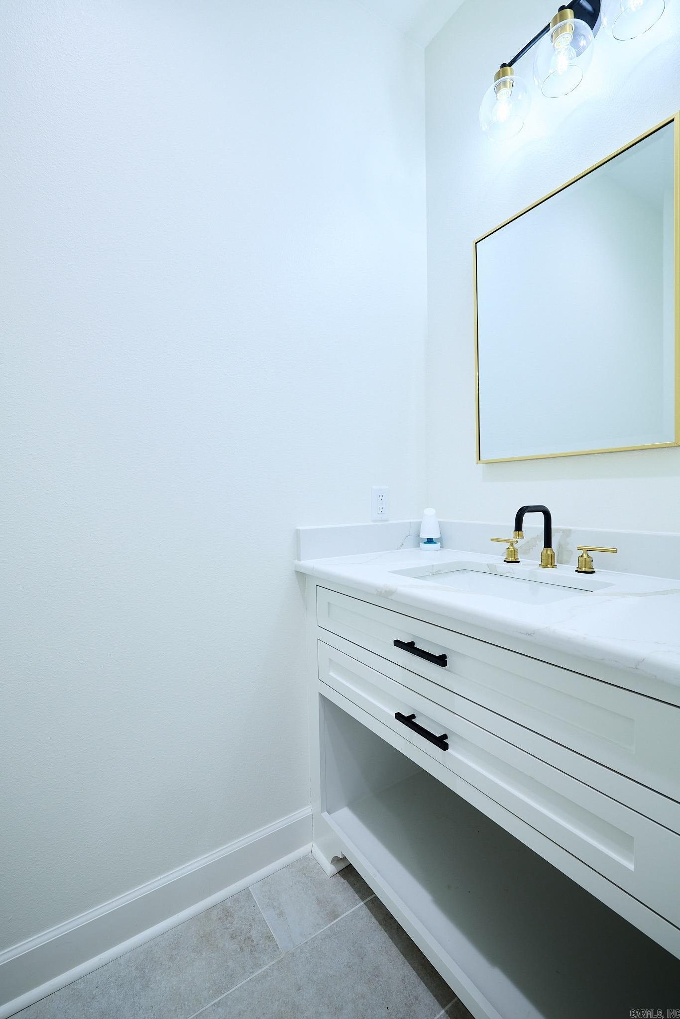 SIENNA LAKE - Residential