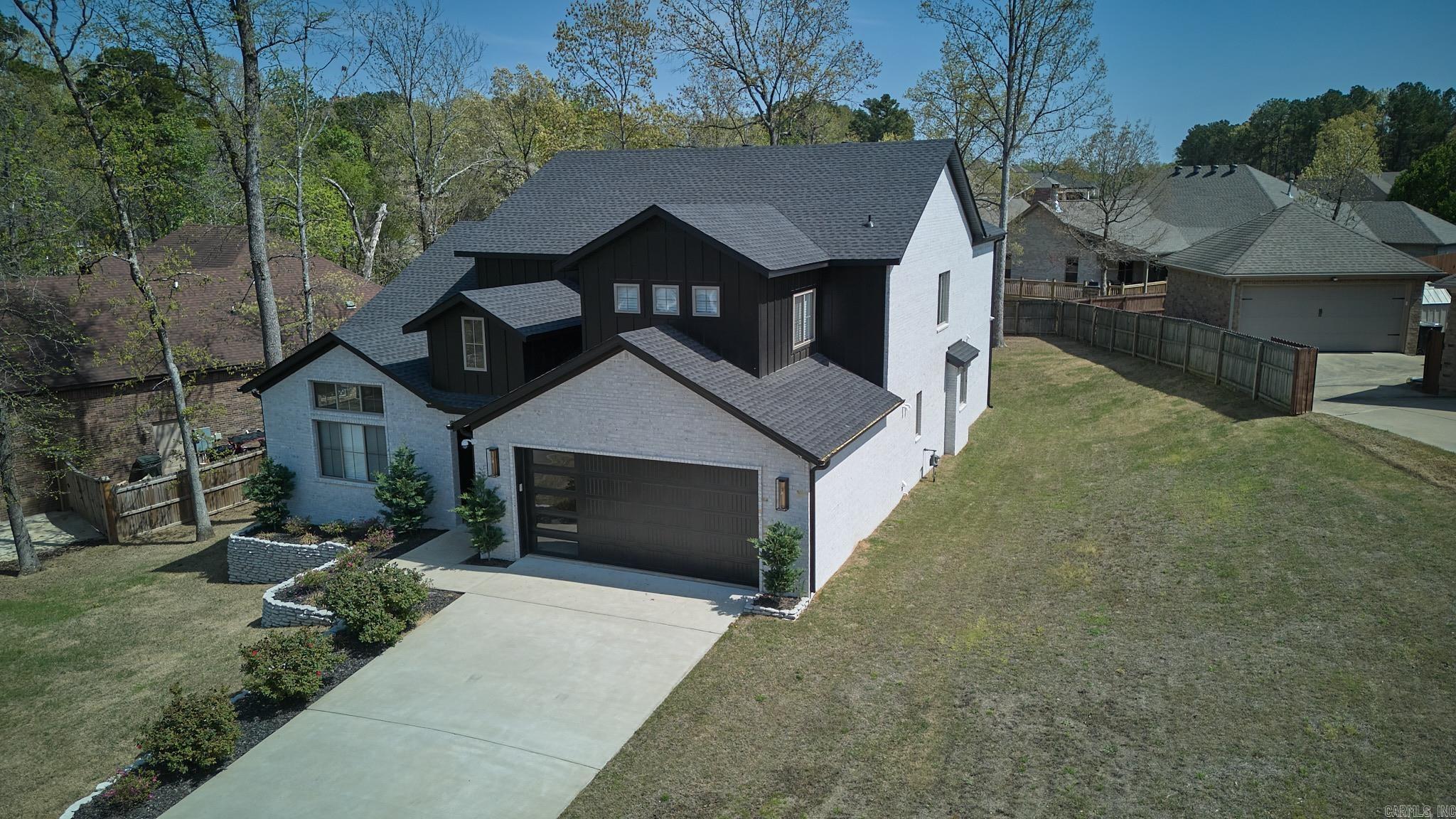 SIENNA LAKE - Residential