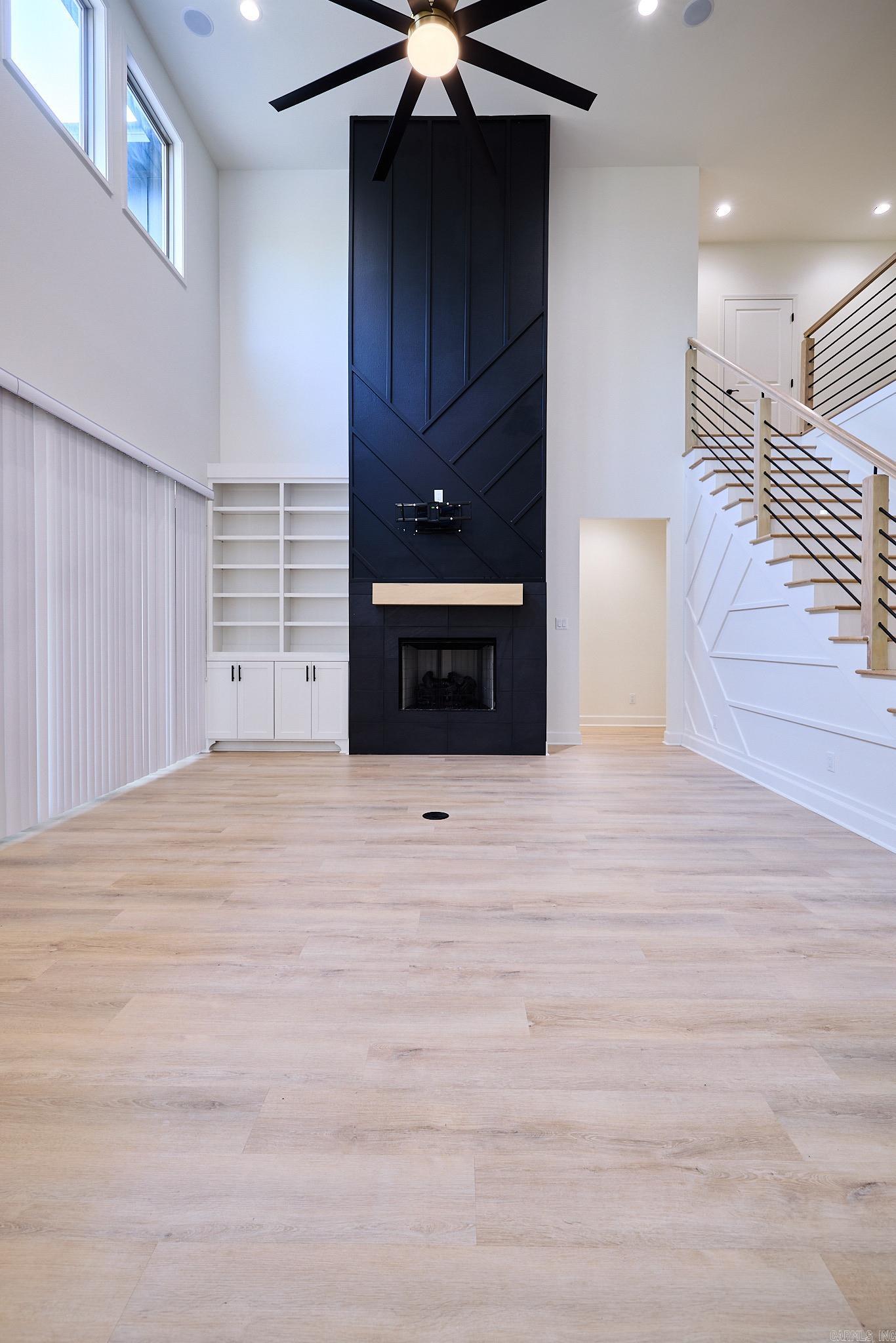 SIENNA LAKE - Residential