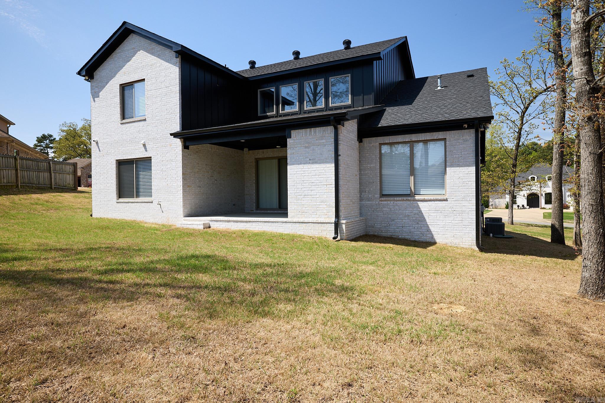 SIENNA LAKE - Residential