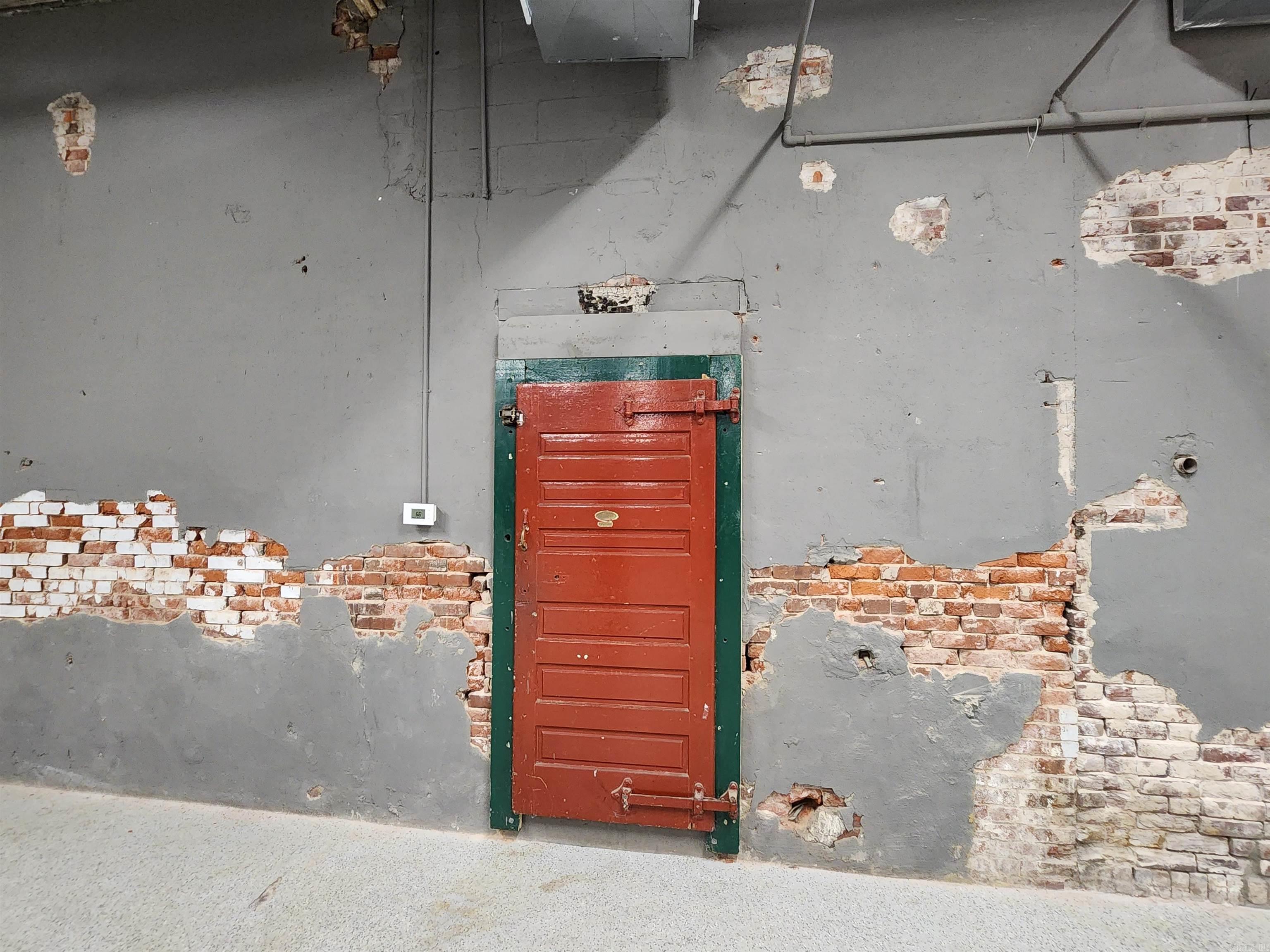 Hs Land & Imp - Commercial Sale