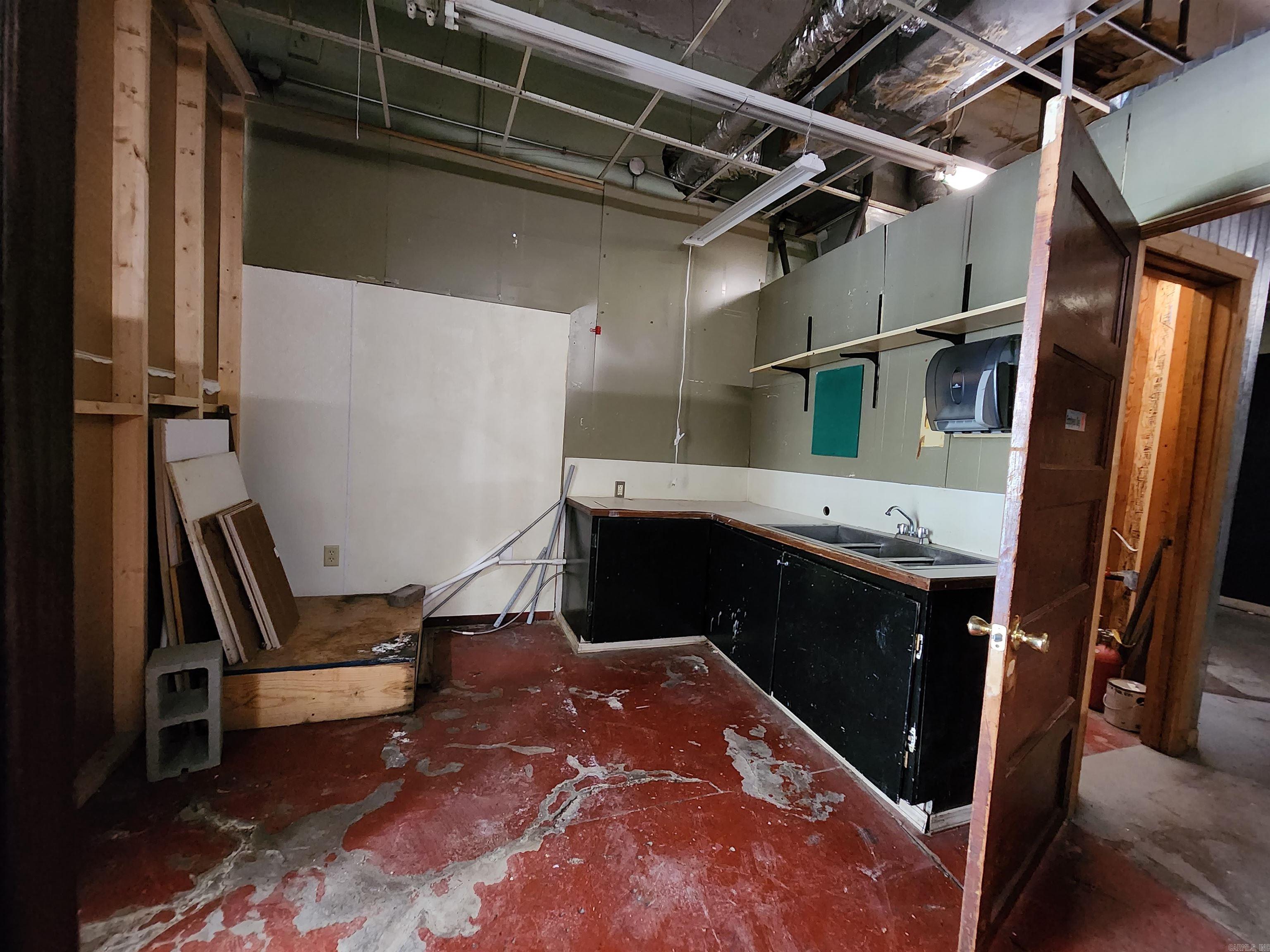 Hs Land & Imp - Commercial Sale