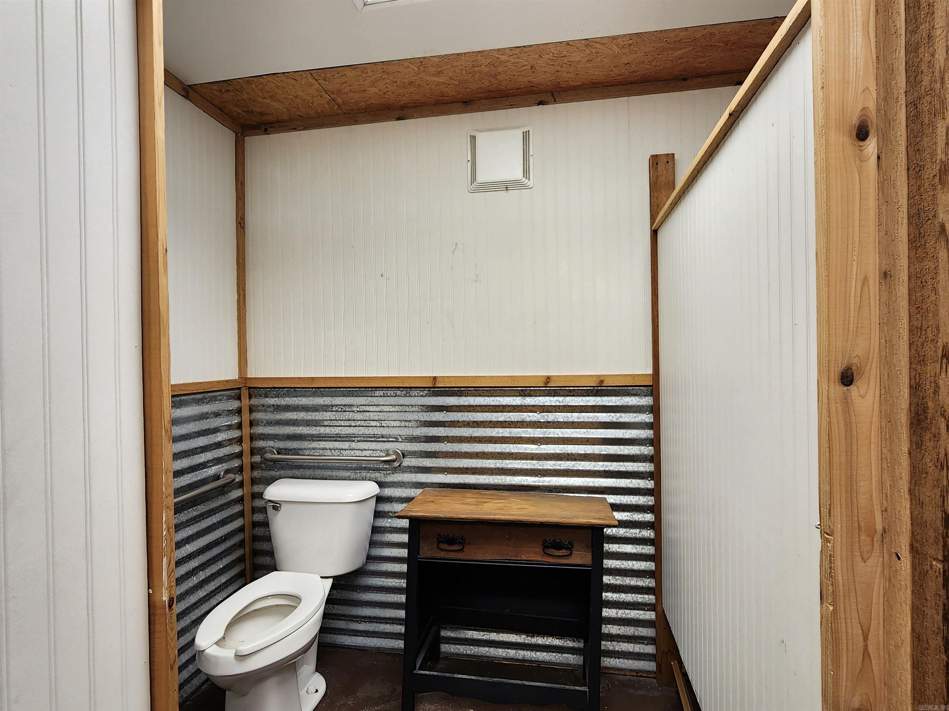 Hs Land & Imp - Commercial Sale