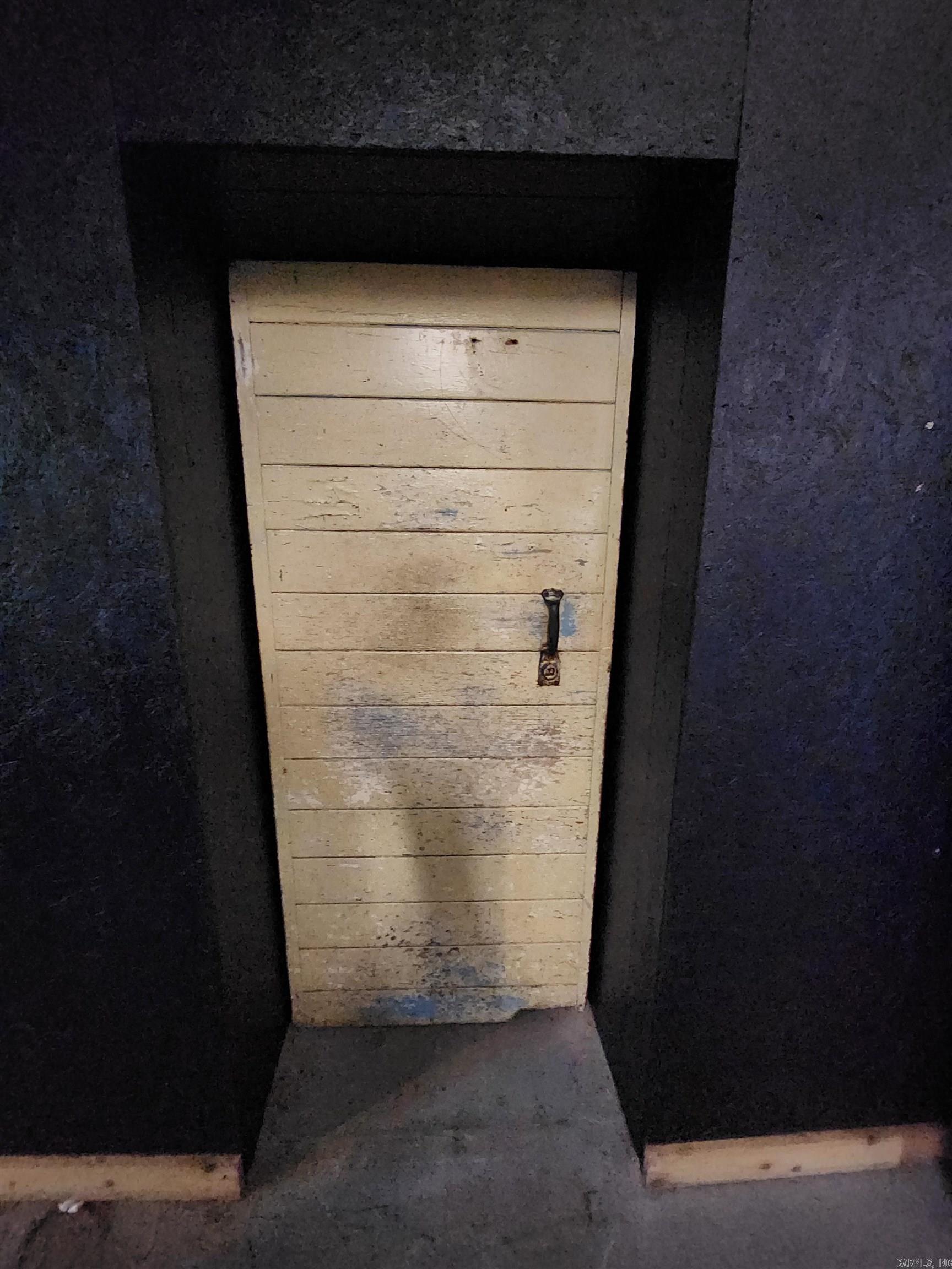 Hs Land & Imp - Commercial Sale