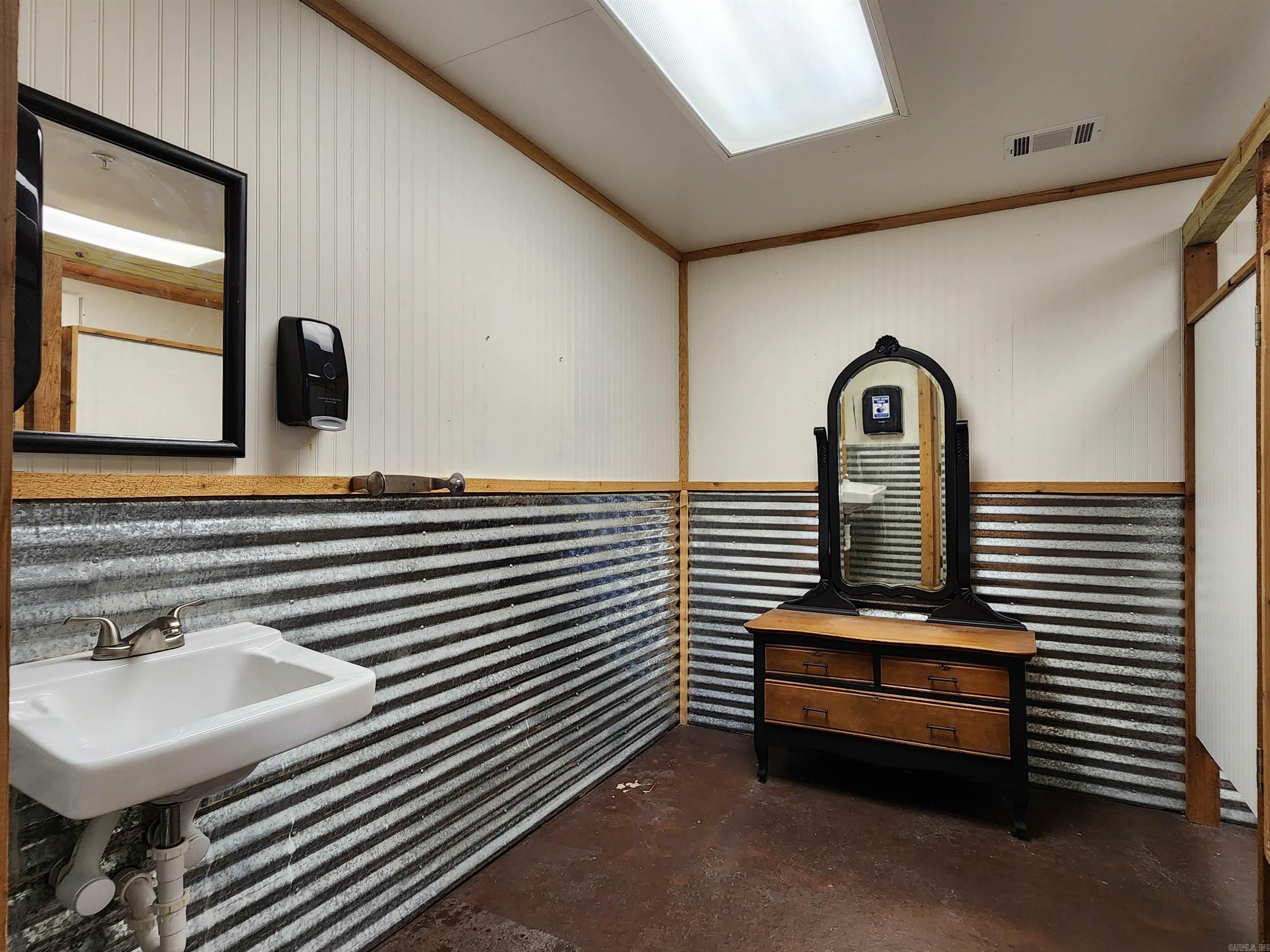 Hs Land & Imp - Commercial Sale