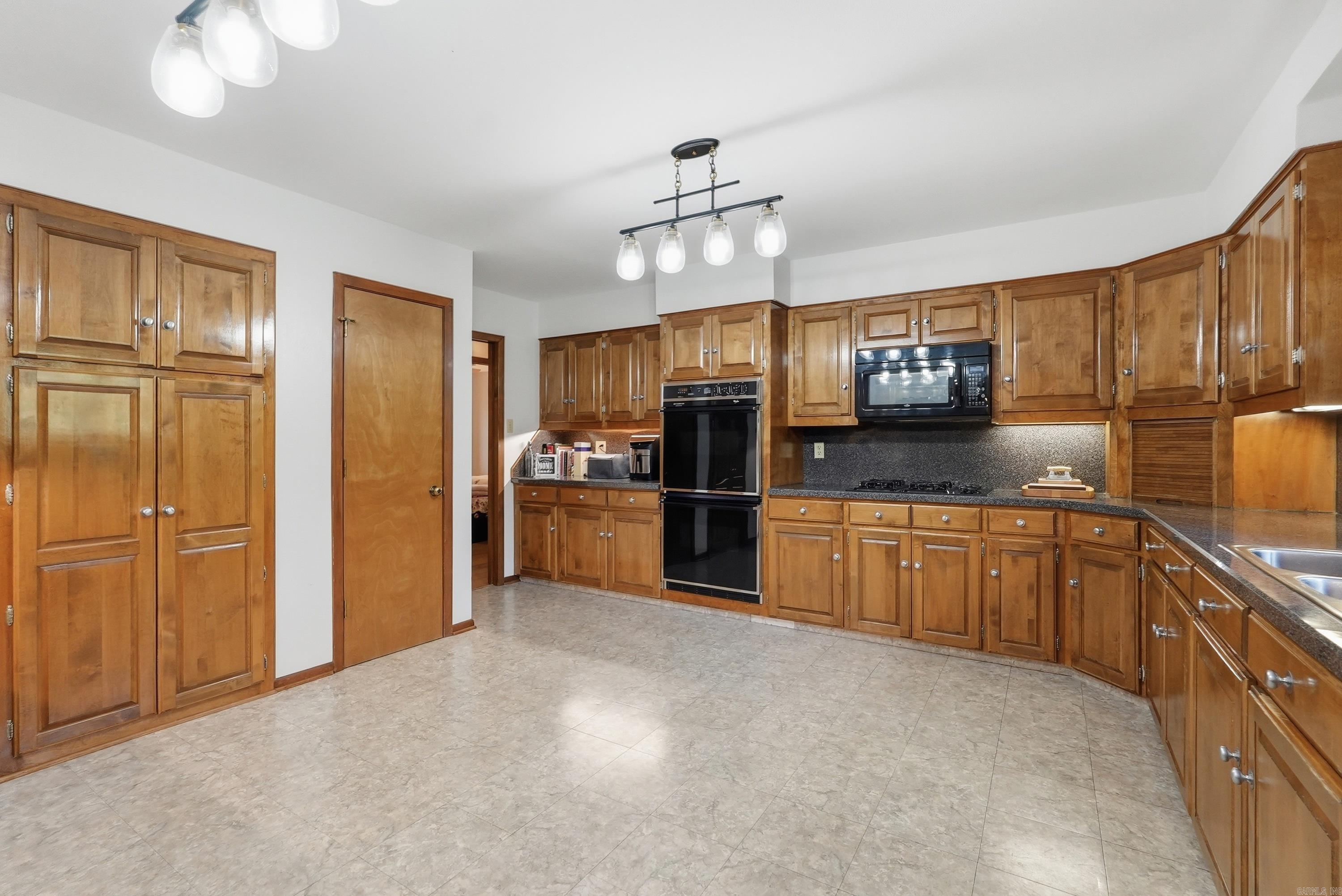 WELLINGTON POINTE - Residential