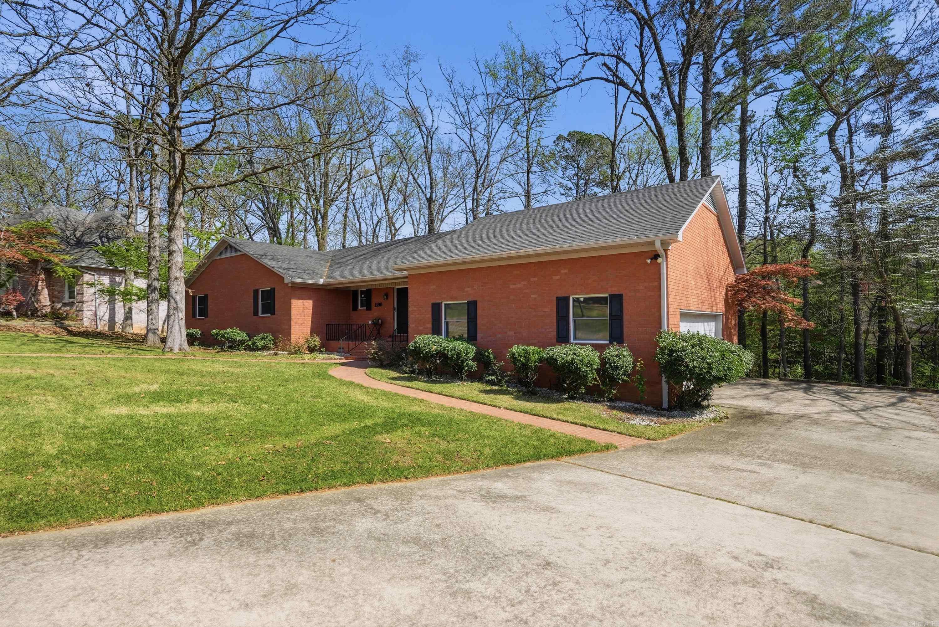 WELLINGTON POINTE - Residential