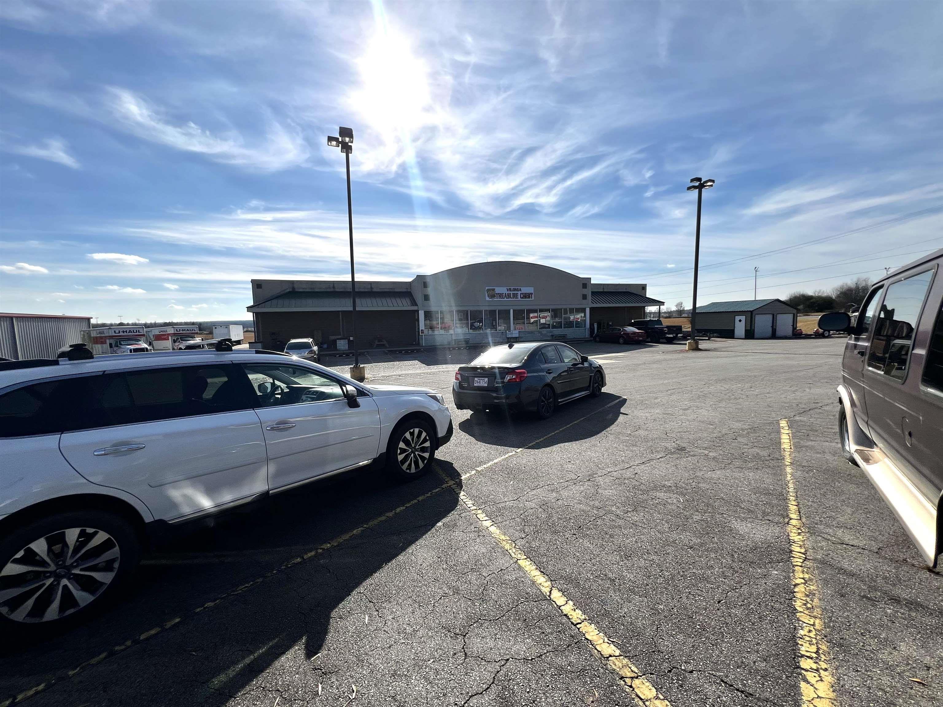 Very spacious building with current tenant. Lots of parking on busy Main hwy through Vilonia. In the past this was a grocery store but there are tons of possibilities!