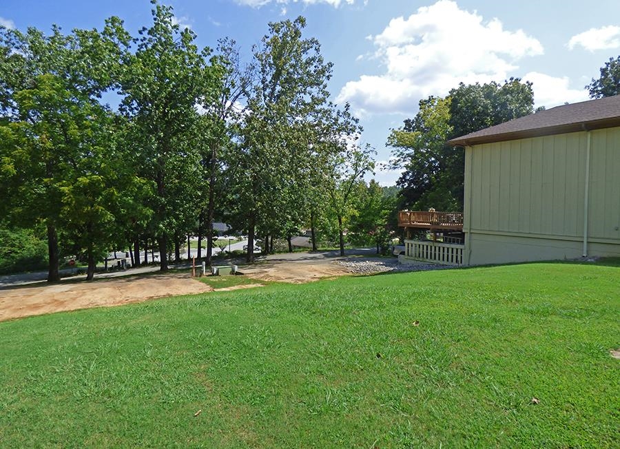 Cherokee Courts - Land