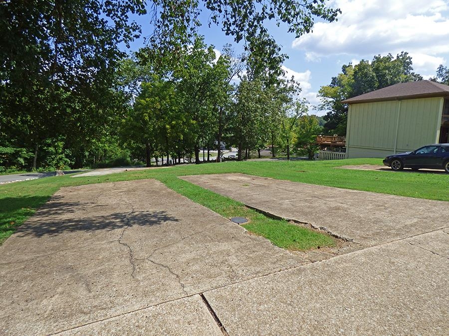 Cherokee Courts - Land