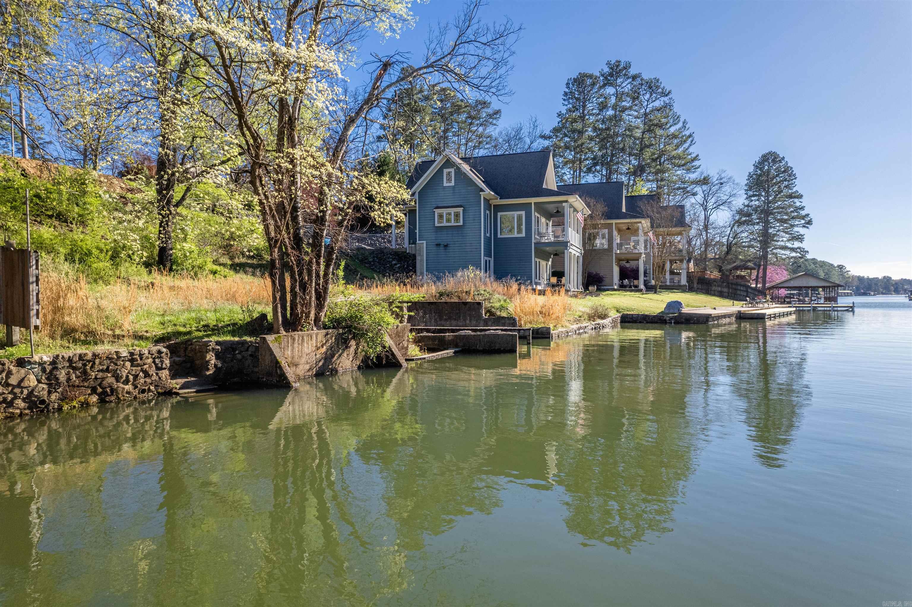LAKEYS LAKE FRONT - Land