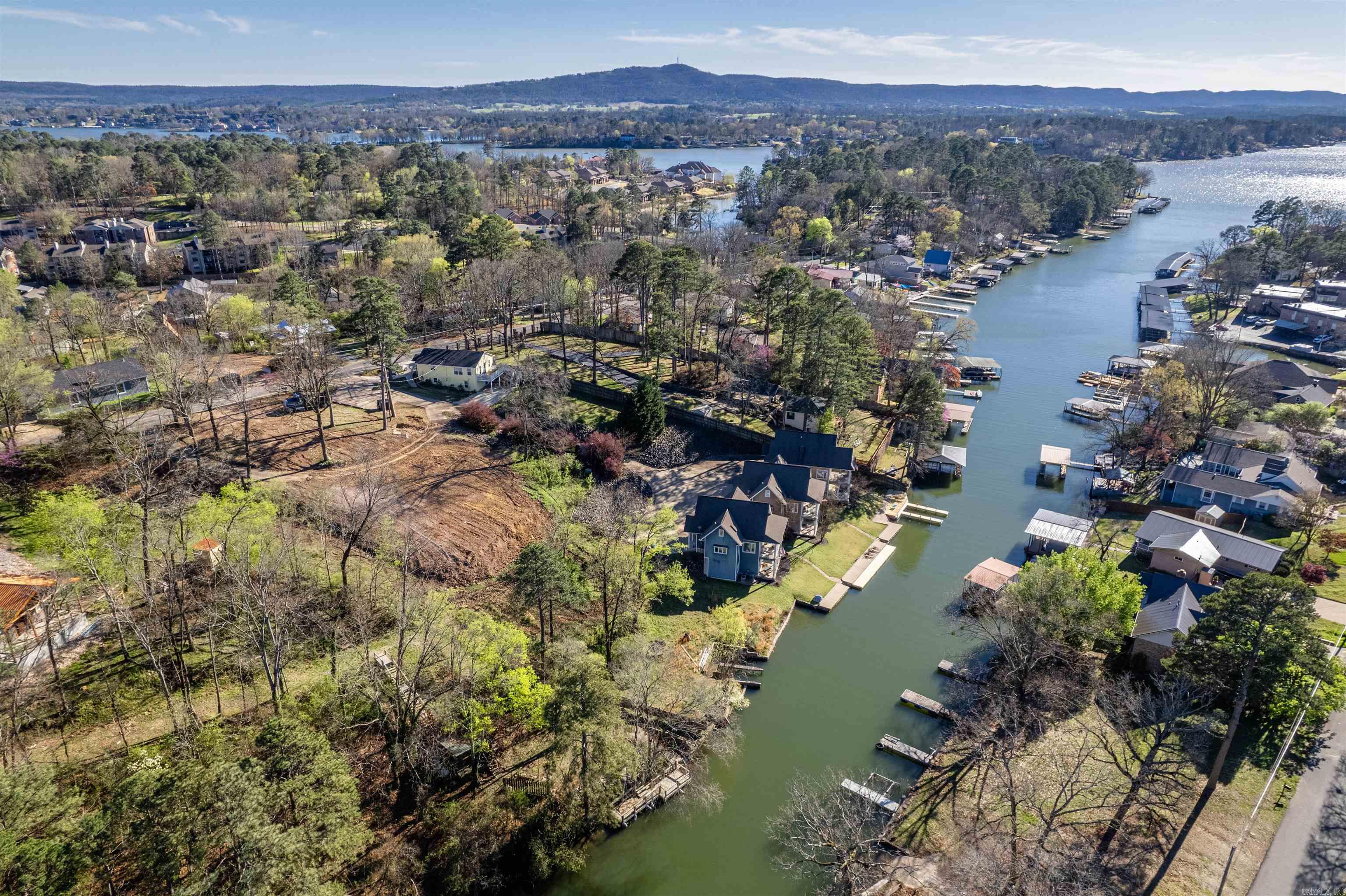LAKEYS LAKE FRONT - Land