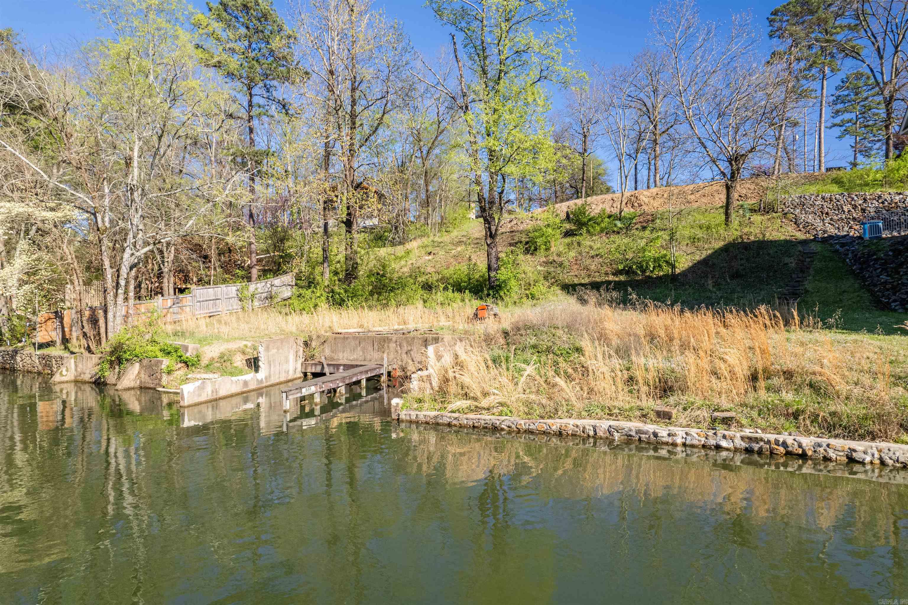 LAKEYS LAKE FRONT - Land