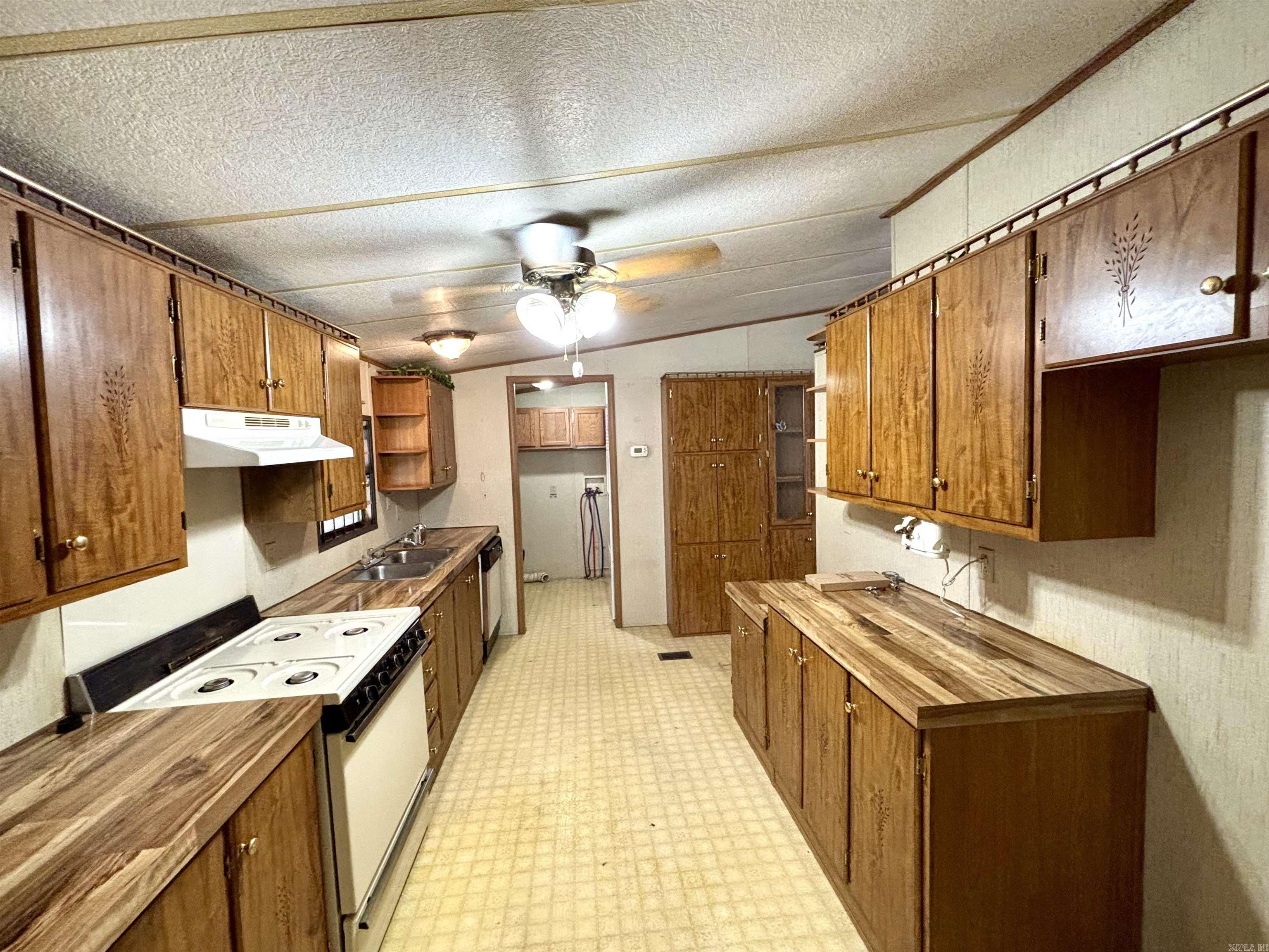 MAPLE CREEK FARMS - Residential