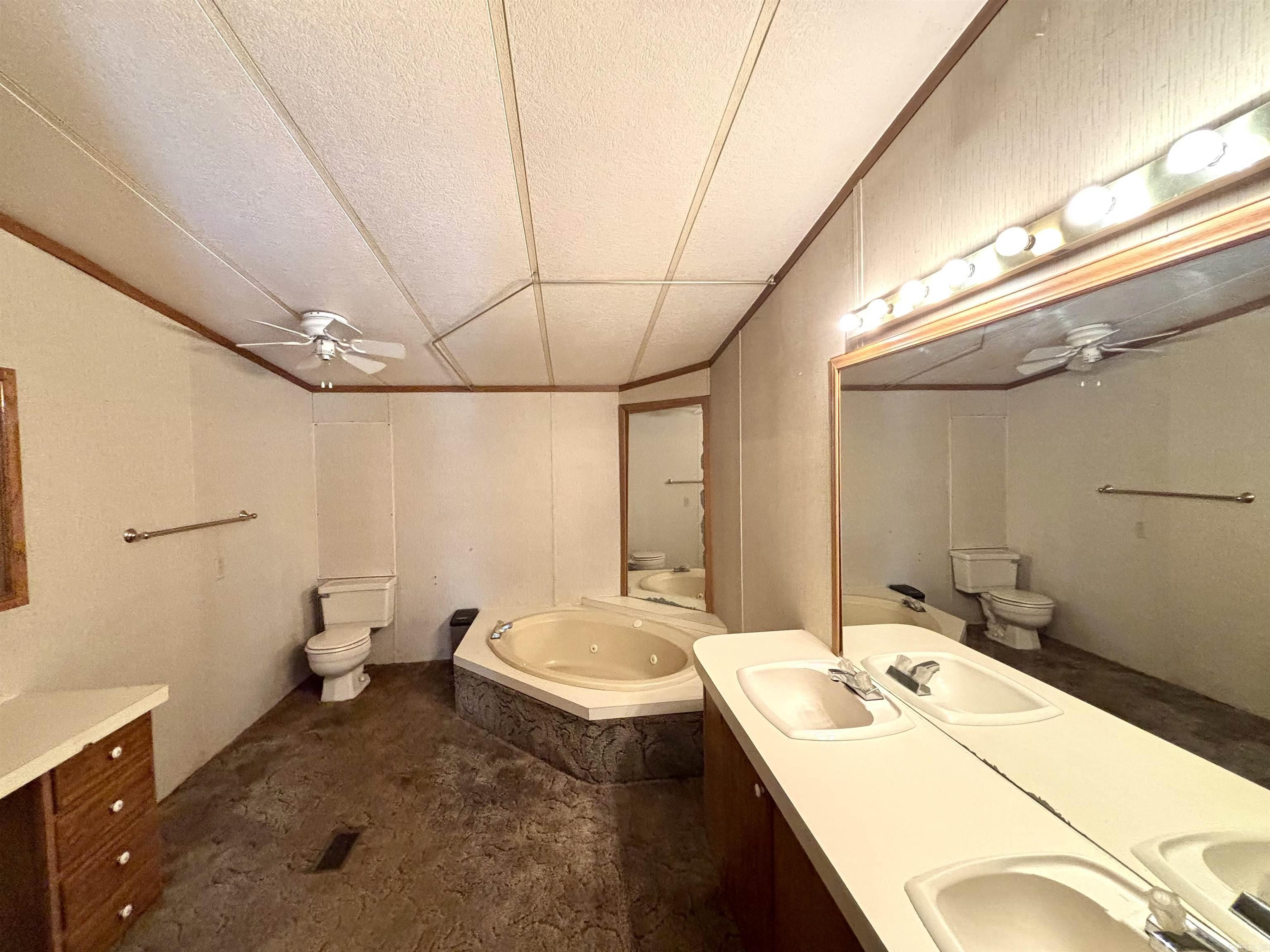 MAPLE CREEK FARMS - Residential