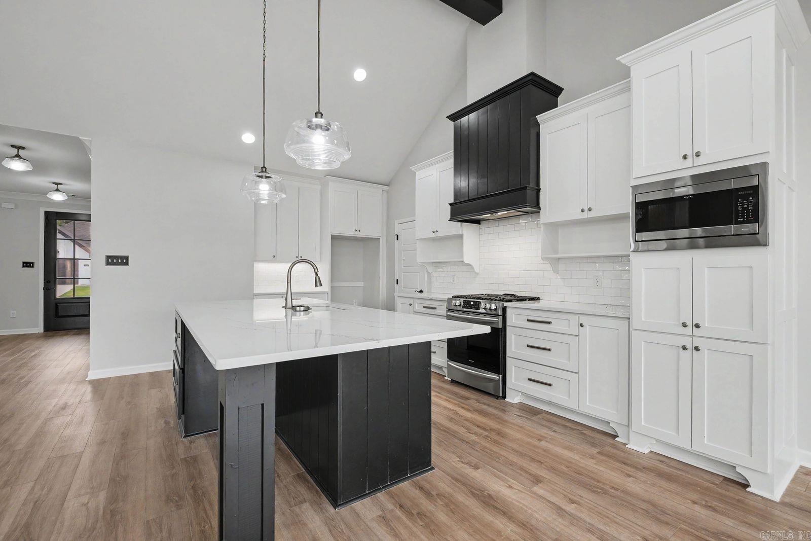 THE WOODS OF HURRICANE LAKE ESTA - Residential