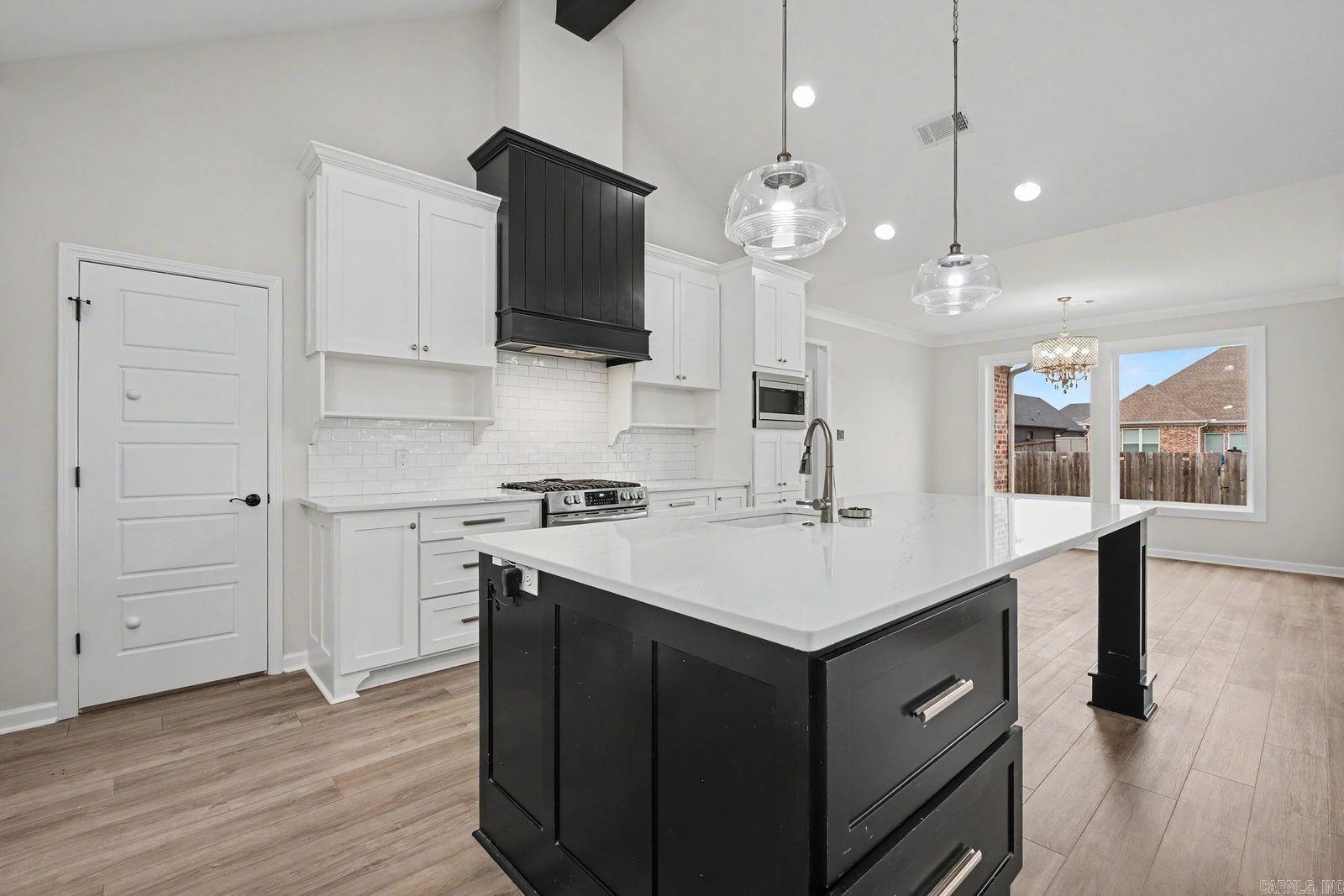 THE WOODS OF HURRICANE LAKE ESTA - Residential