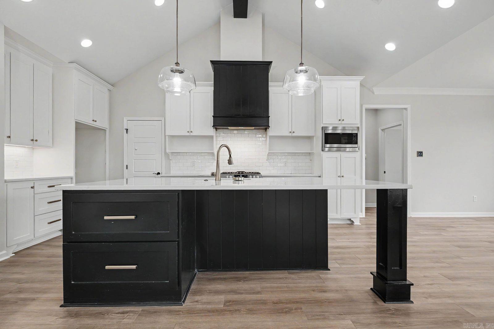 THE WOODS OF HURRICANE LAKE ESTA - Residential